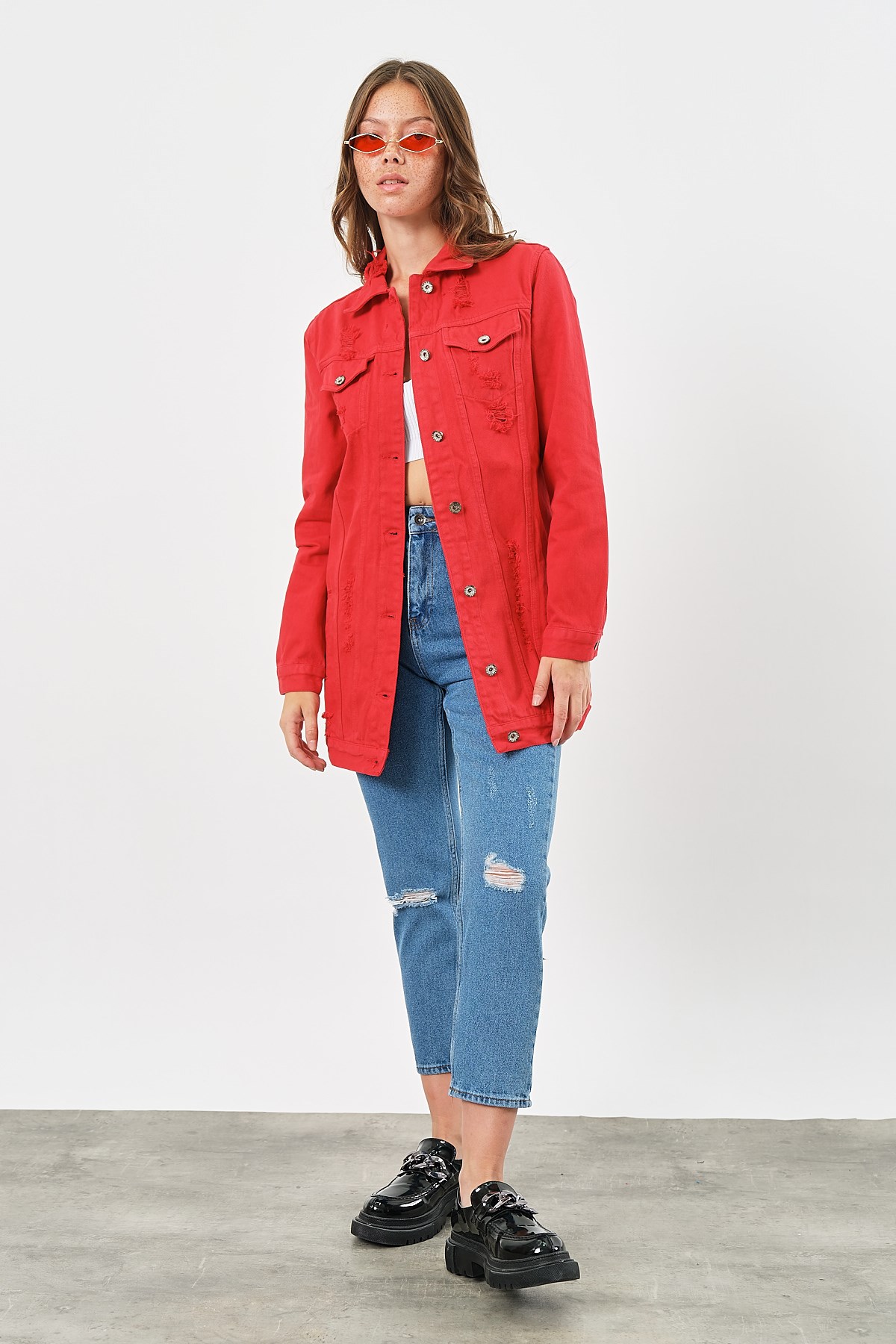 Kadın Kırmızı Yırtık Detaylı Uzun Kot Ceket