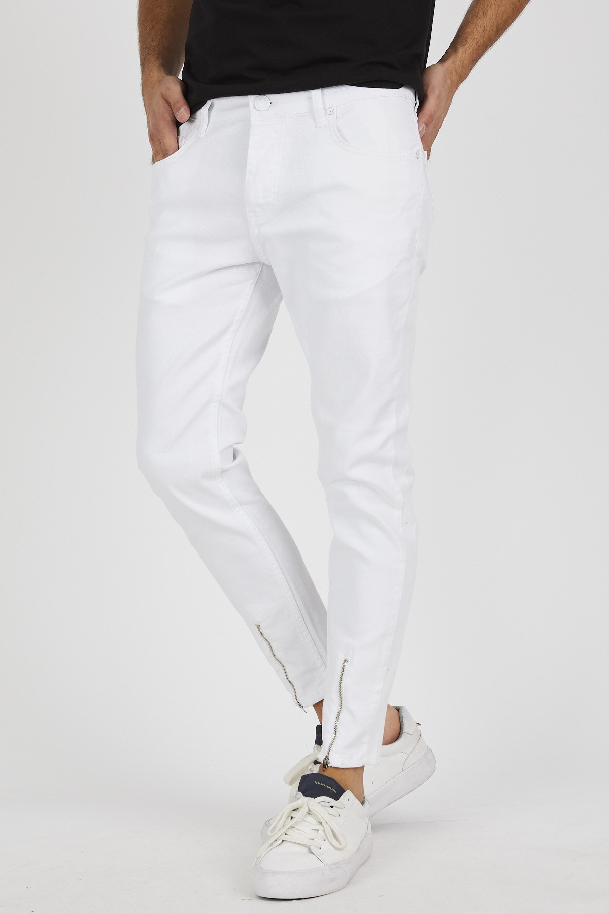 Erkek Beyaz Paçası Fermuarlı Kısa Paça Kot Pantolon