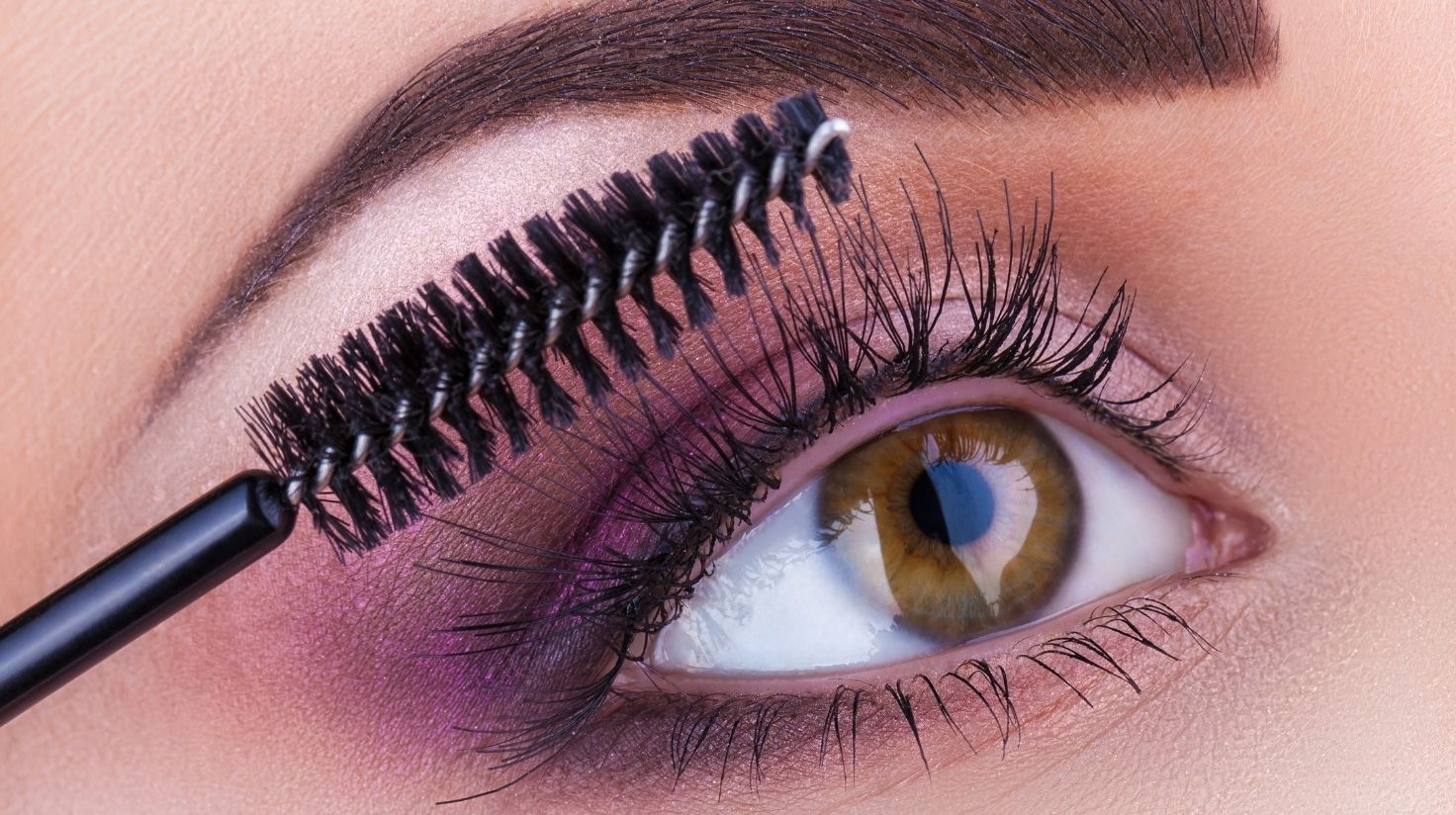 Akmayan Göz Makyajı Nasıl Yapılır? Kalıcılığı Artırmanın Yolları