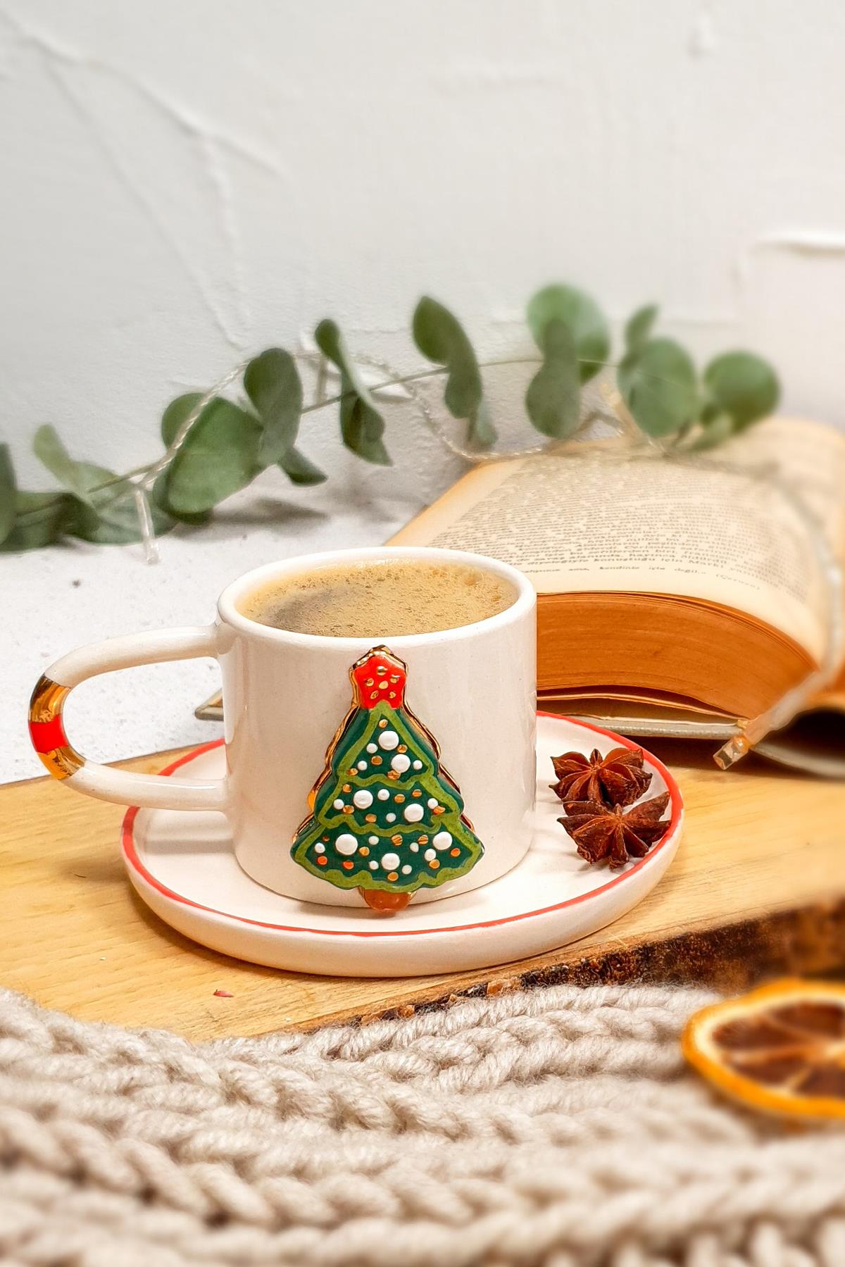 24K Altın Detaylı Yılbaşı Türk Kahvesi Fincanı - Seramik El Yapımı - Çam Ağacı