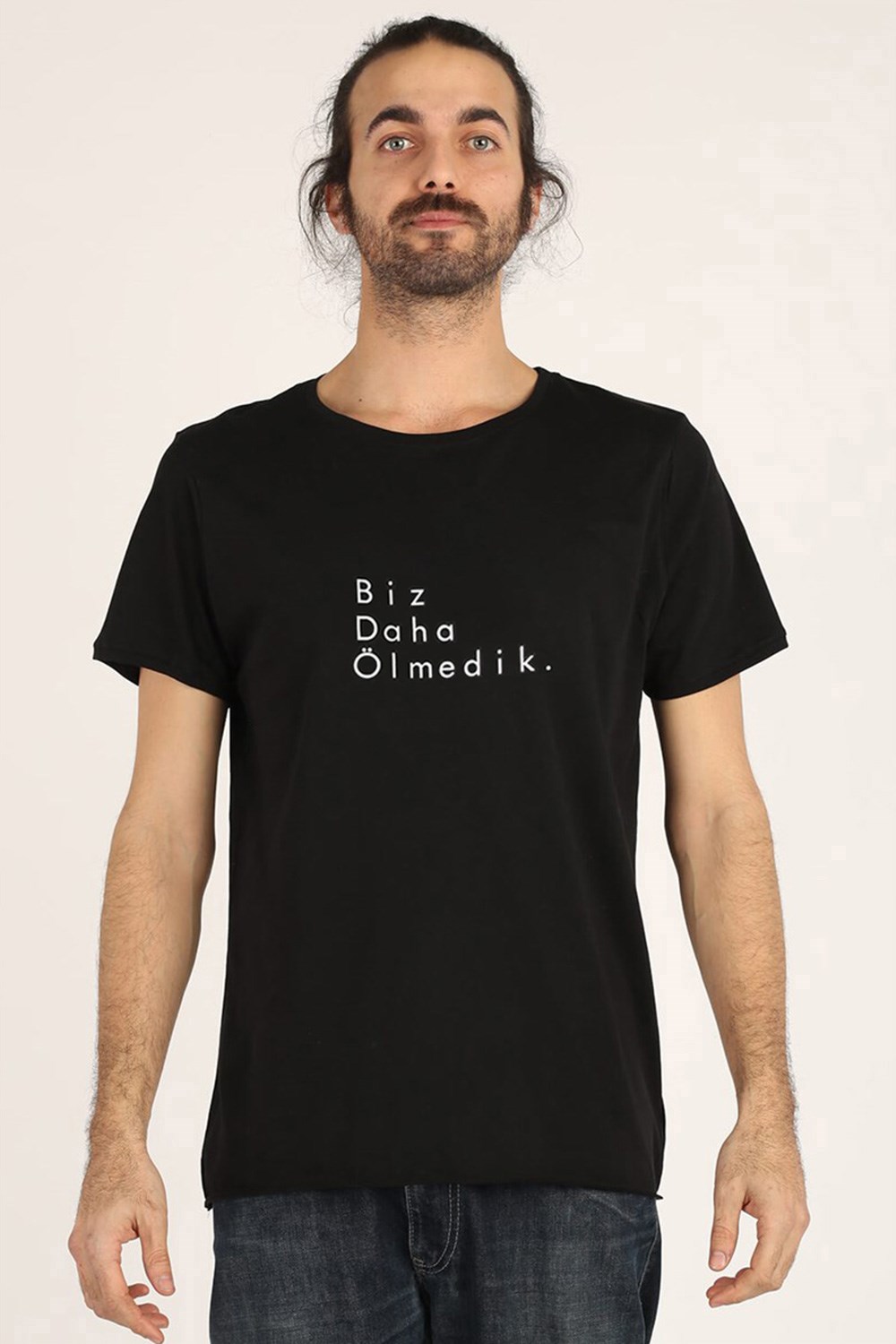 BİZ DAHA ÖLMEDİK YUVARLAK YAKA TSHIRT