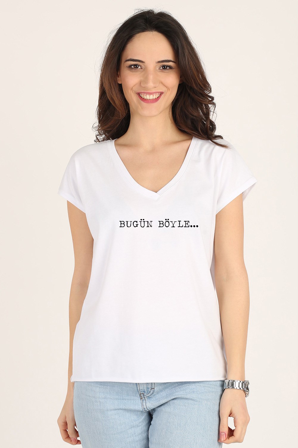 BUGÜN BÖYLE V YAKA T-SHIRT