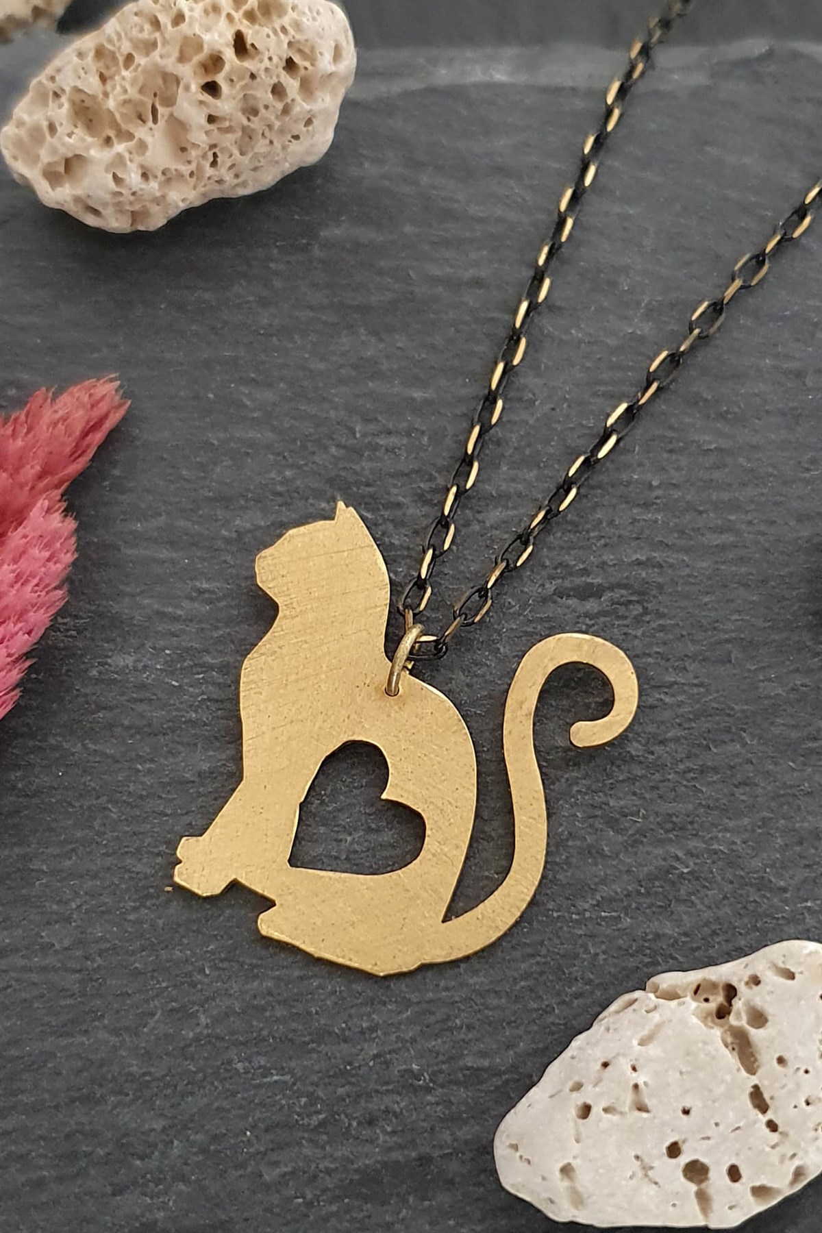 Kedi ve Kalp Figürlü Kolye - El Yapımı Pirinç