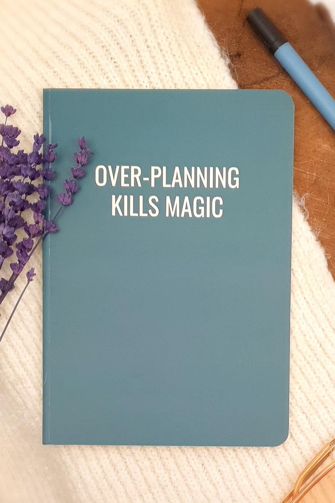 Sloganlı Defter - Tasarım Ajanda - Over Planning Kills Magic