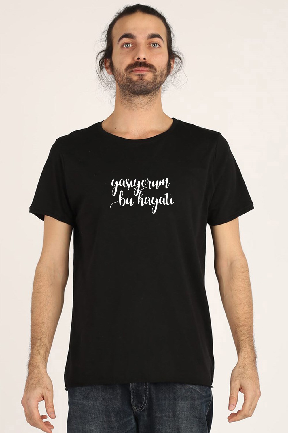 YAŞIYORUM BU HAYATI YUVARLAK YAKA YAKA T-SHIRT
