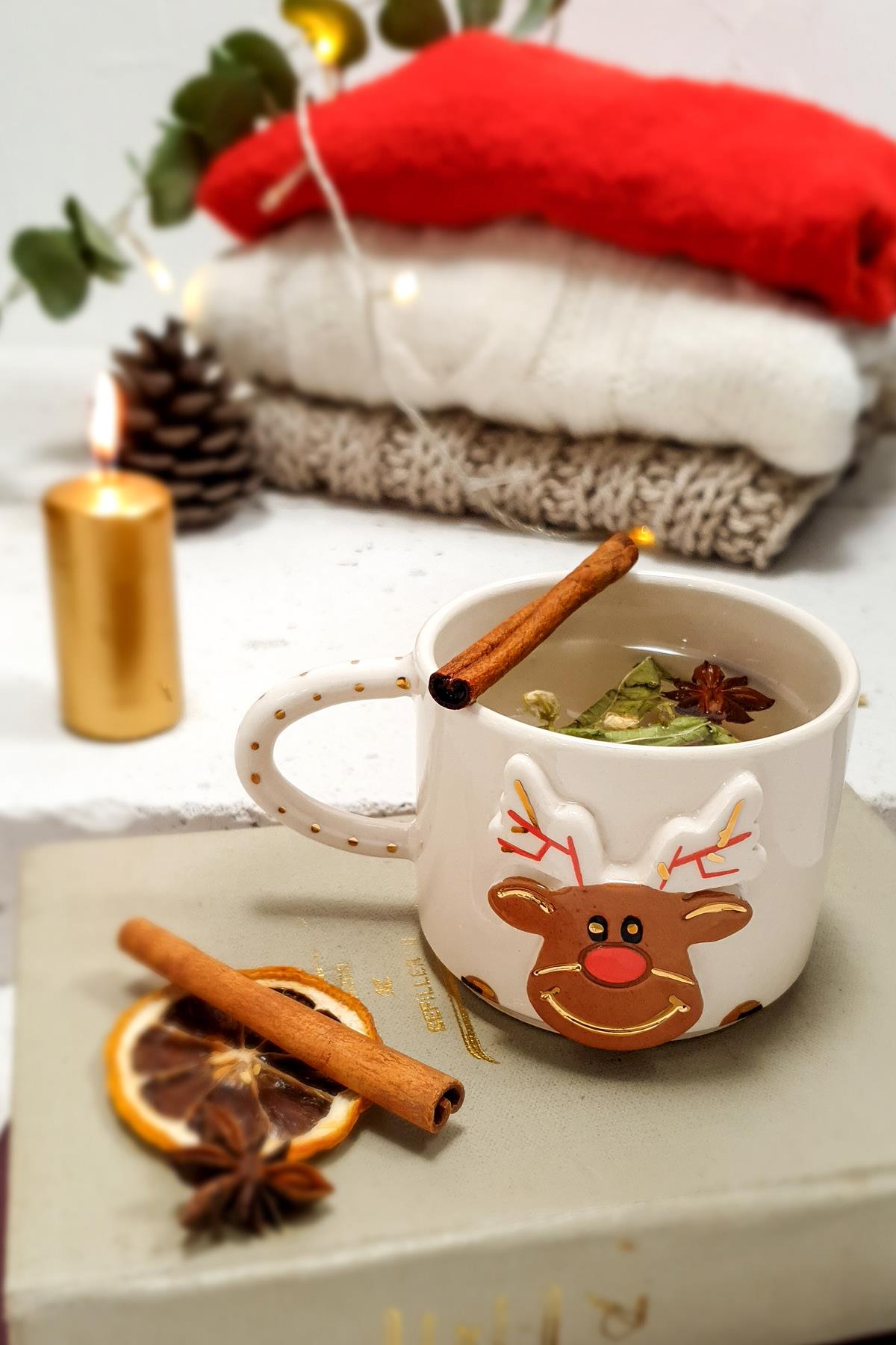 Yılbaşı Temalı Fincan - 24K Altın Detaylı - El Yapımı Seramik - Geyik Figürlü