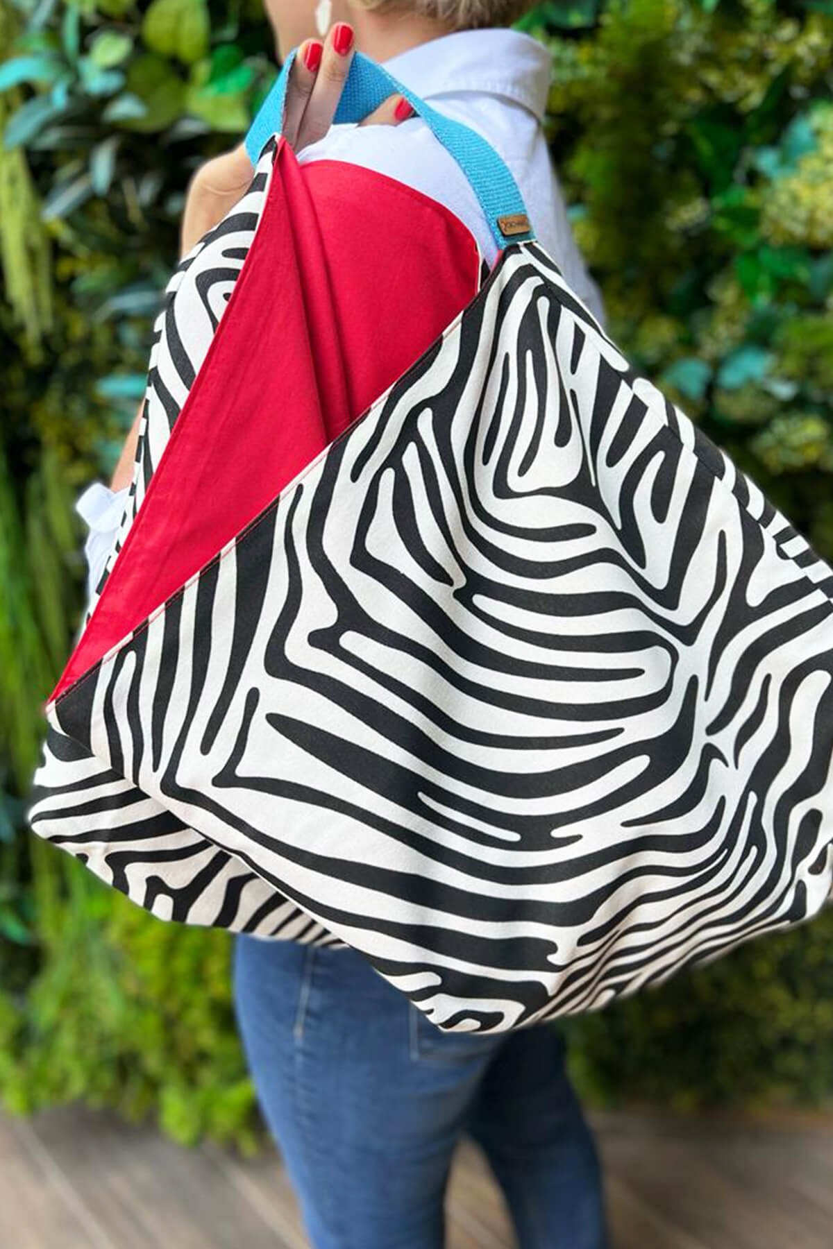 Zebra Desenli İçi Kırmızı Kanvas Heybe Çanta - Çift Taraflı Kullanılabilir - Yıkanabilir