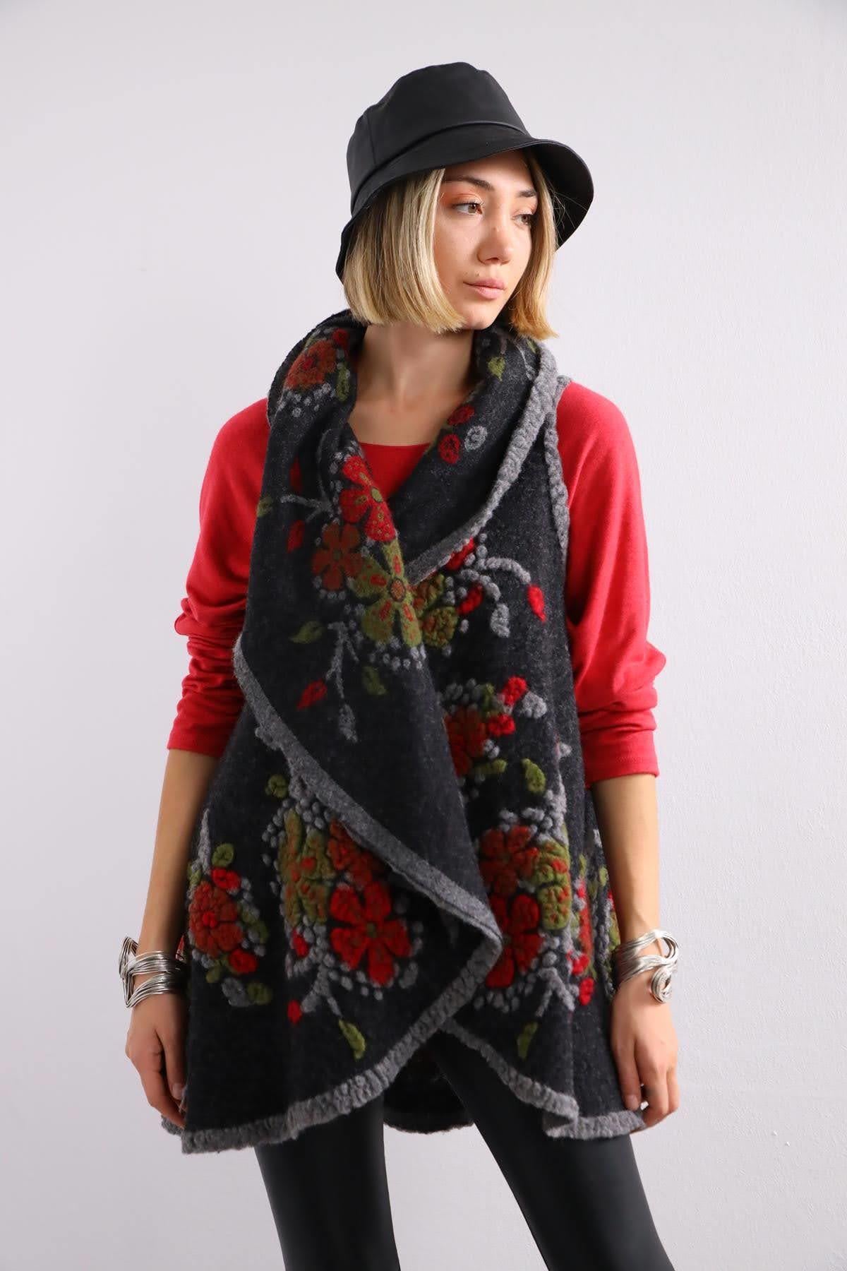 Antrasit Çiçek Desenli Keçe Yelek - Şaman Butik Antrasit Çiçek Desenli Keçe Yelek