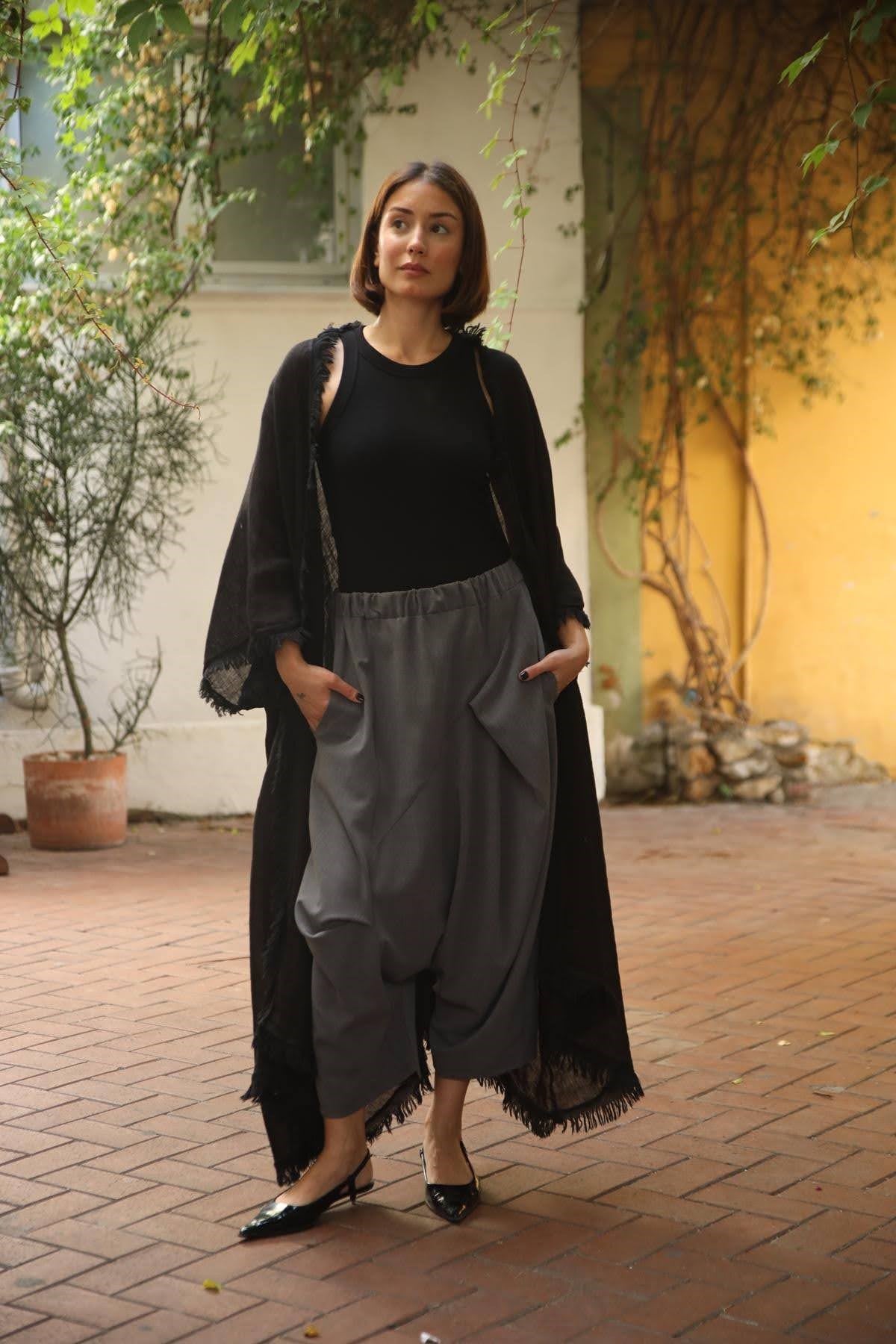 Siyah Sırtı Büzgülü Püsküllü Keten Kaftan