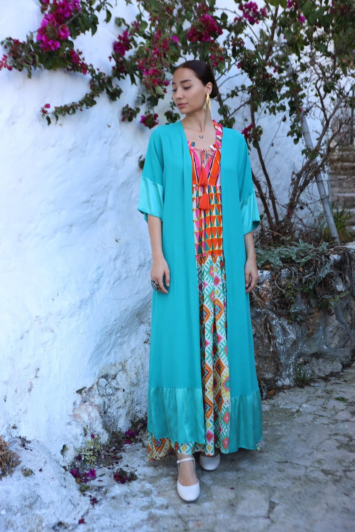 Turkuaz Kolları ve Eteği Saten Detaylı Kaftan - Şaman Butik Turkuaz Kolları ve Eteği Saten Detaylı Kaftan