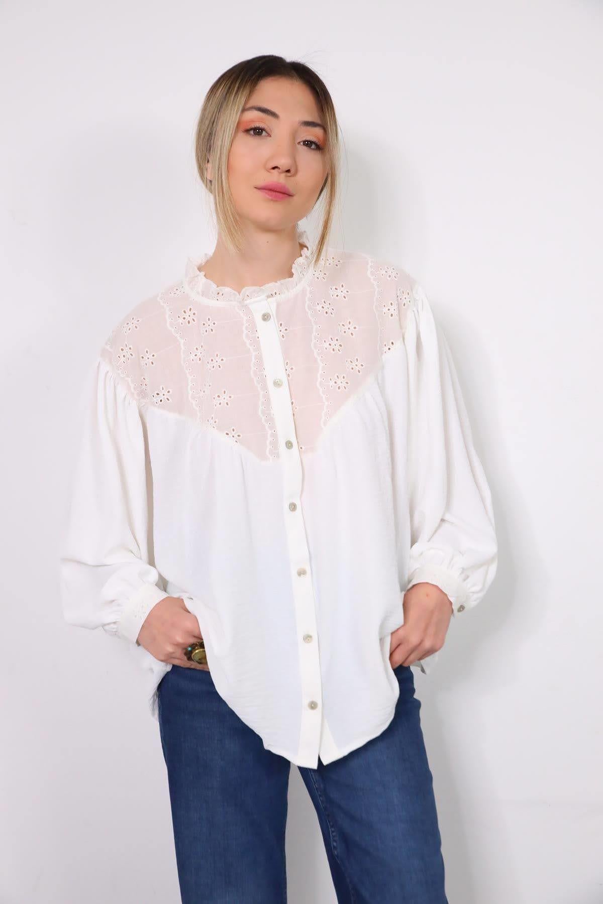 Beyaz Yakası Volanlı Brode Gömlek - Şaman Butik Beyaz Yakası Volanlı Brode Gömlek