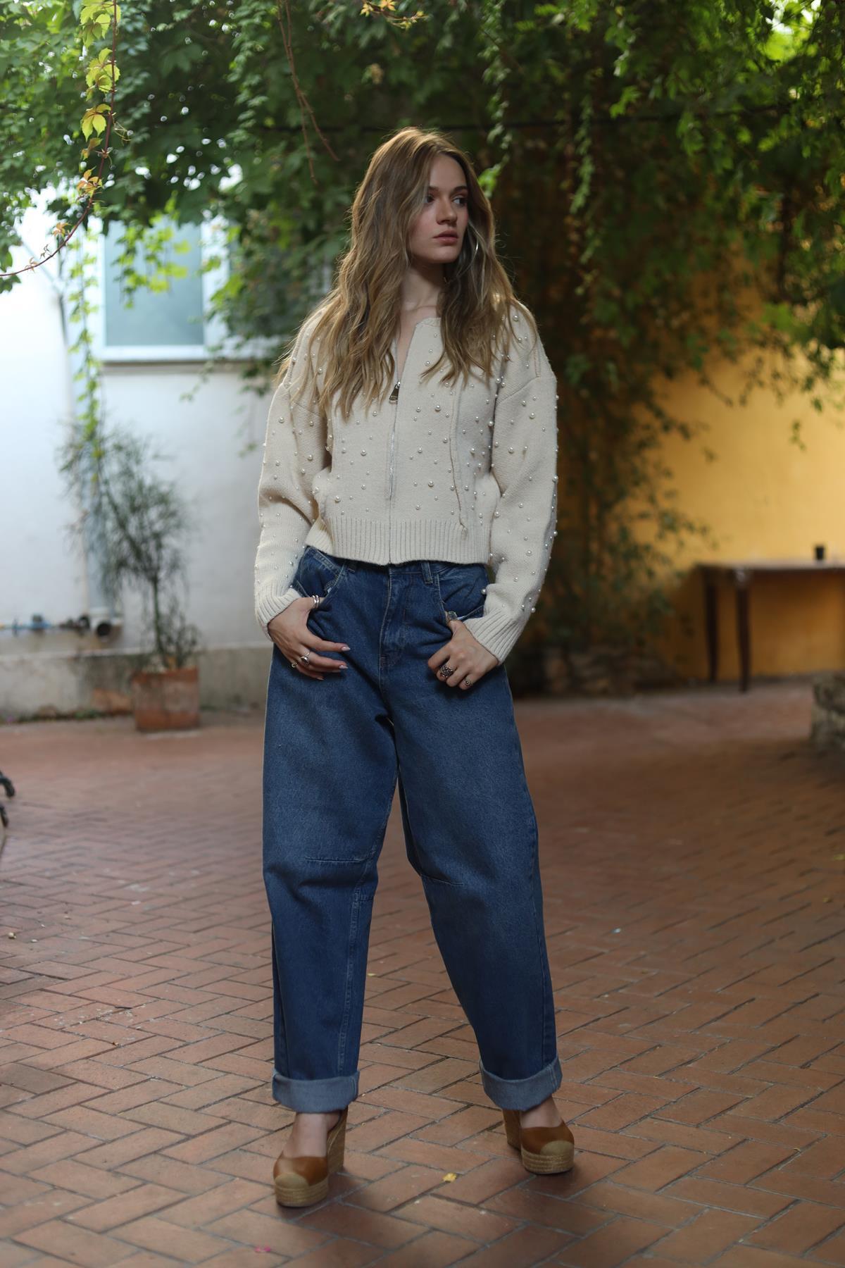 Taş Rengi İnci İşlemeli Drape Detaylı Triko Hırka