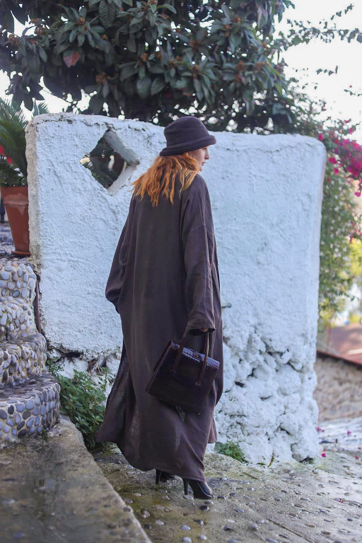 Kahverengi Asimetrik Düğme Detaylı Keten Kaftan