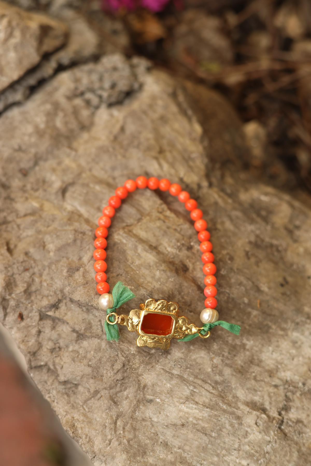 İnci Detaylı Mercan Bileklik