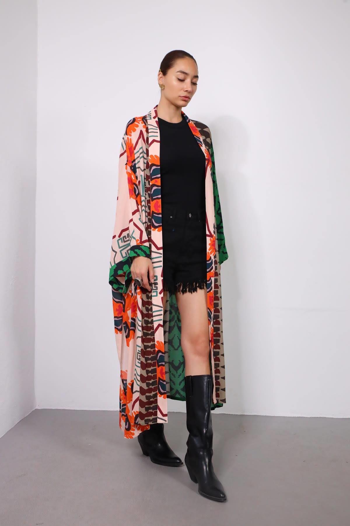  Renkli Desenli Kuşaklı Kimono