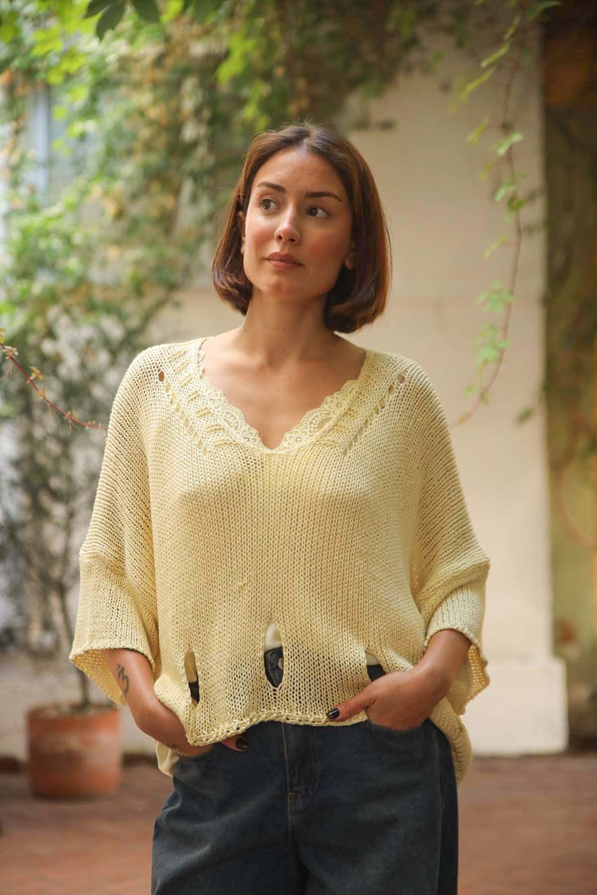 Butter Yellow Yakası ve Eteği Ajurlu Merserize Bluz