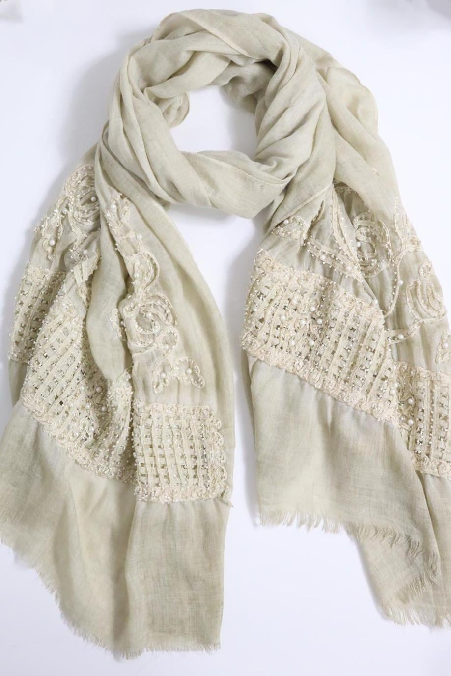 Kum Rengi File Detay İnci İşlemeli Şal - Şaman Butik Kum Rengi File Detay İnci İşlemeli Şal