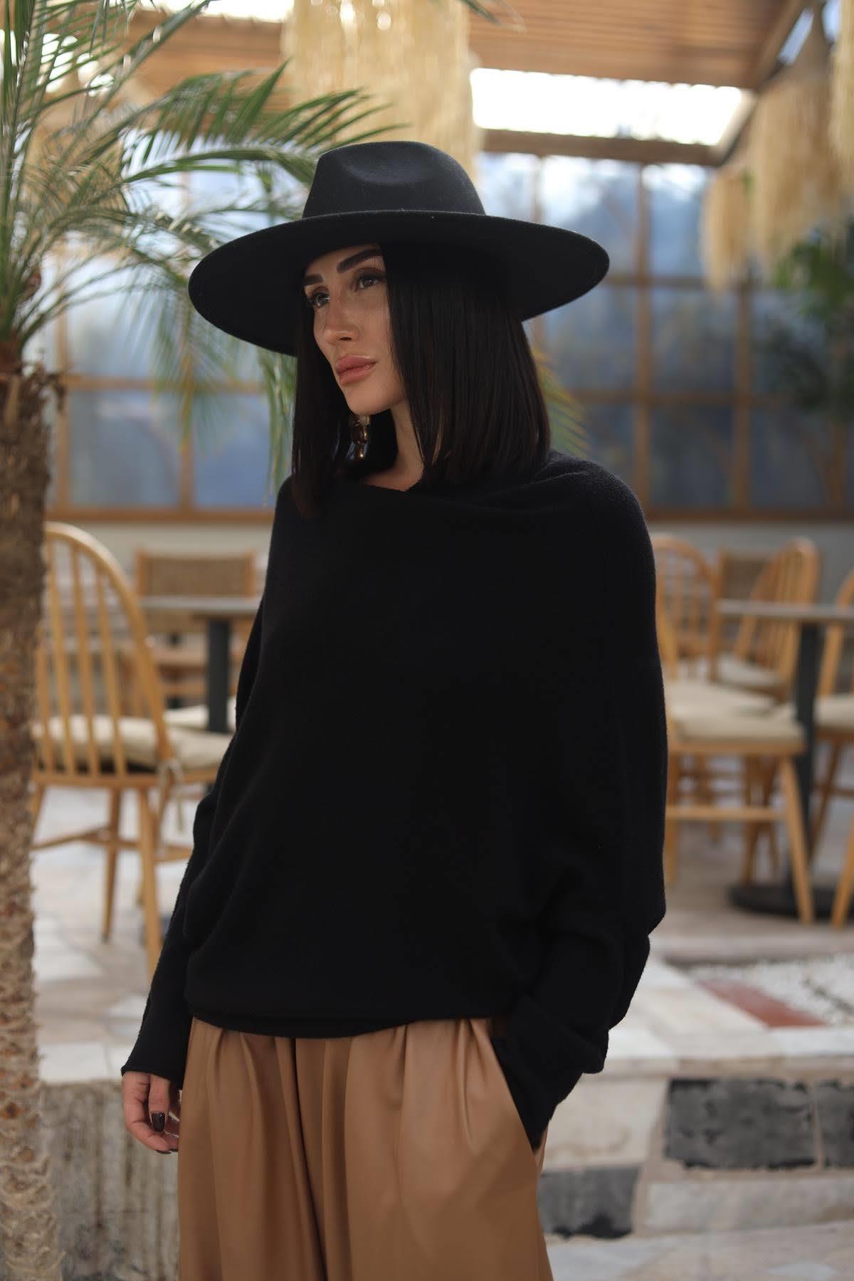 Siyah Asimetrik Kesim Triko Bluz