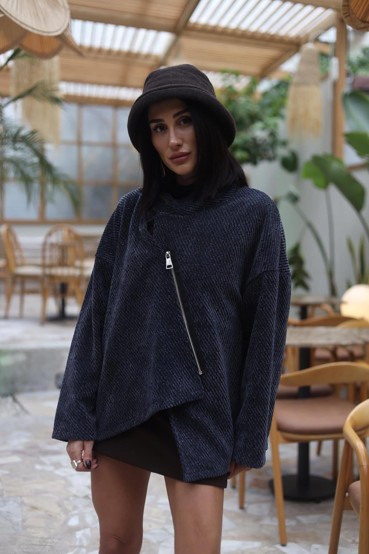 Lacivert Asimetrik Fermuarlı Kadife Ceket