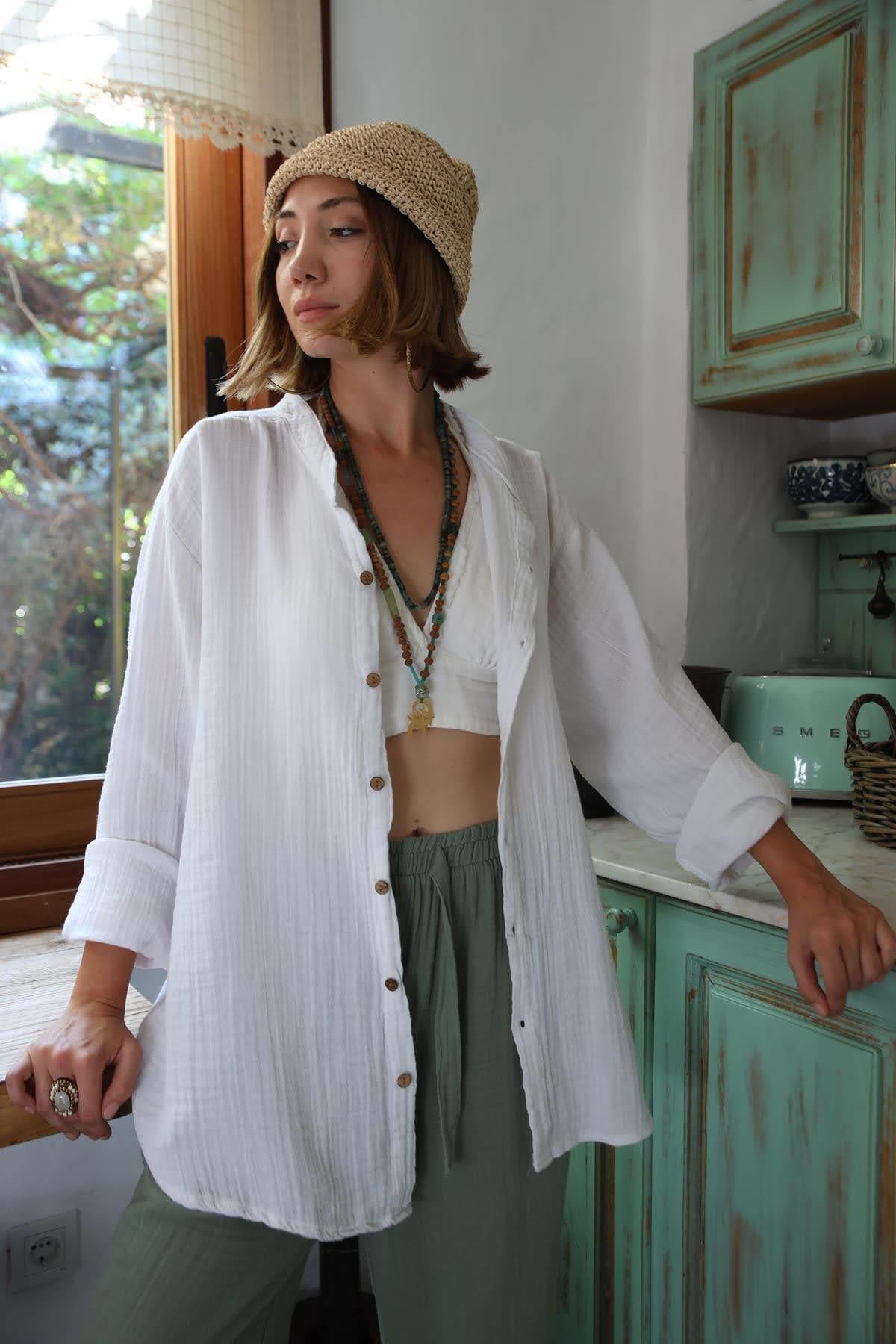 Beyaz Hakim Yaka Müslin Gömlek - Şaman Butik Beyaz Hakim Yaka Müslin Gömlek