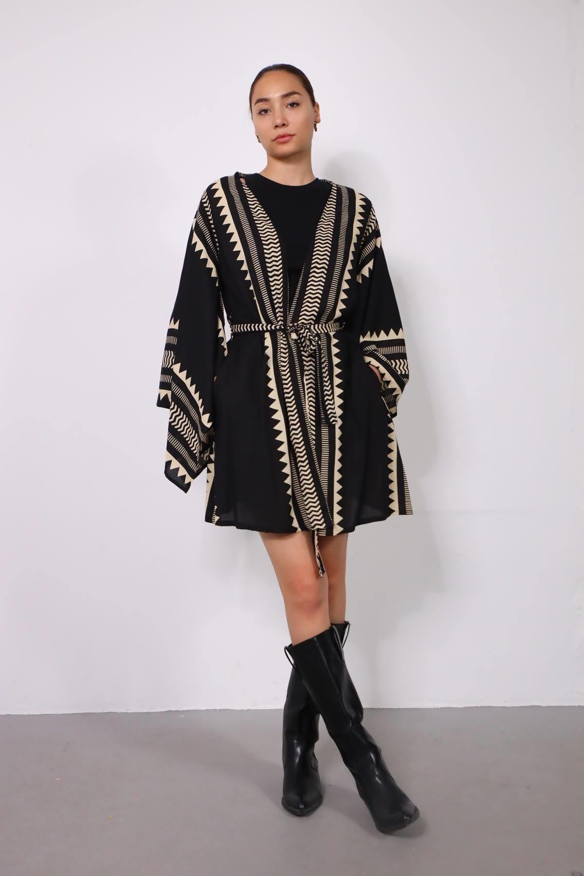 Siyah Desenli Kısa Kimono - Şaman Butik Siyah Desenli Kısa Kimono