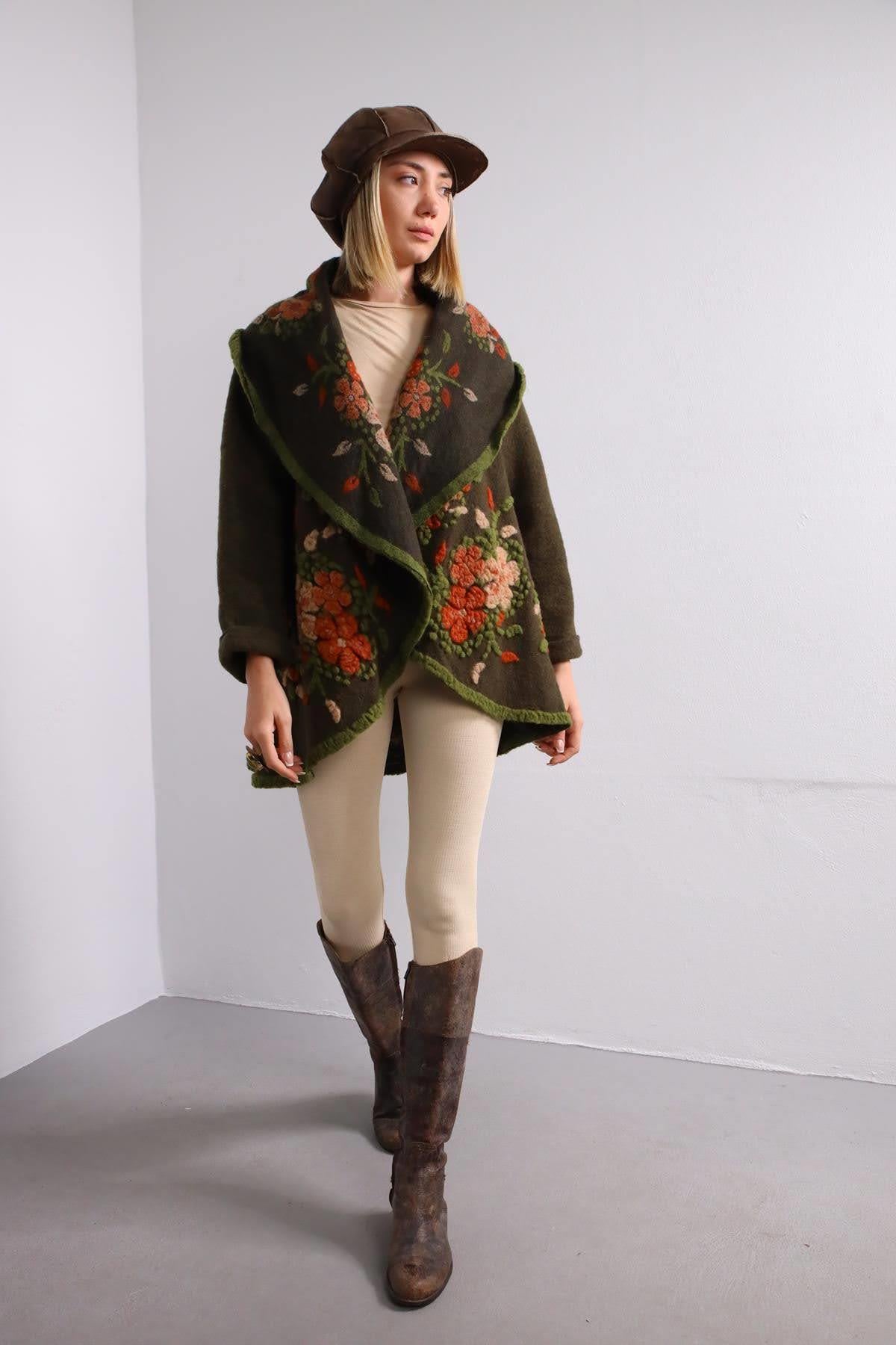 Haki Şal Yaka Çiçek Desenli Keçe Ceket - Şaman Butik Haki Şal Yaka Çiçek Desenli Keçe Ceket