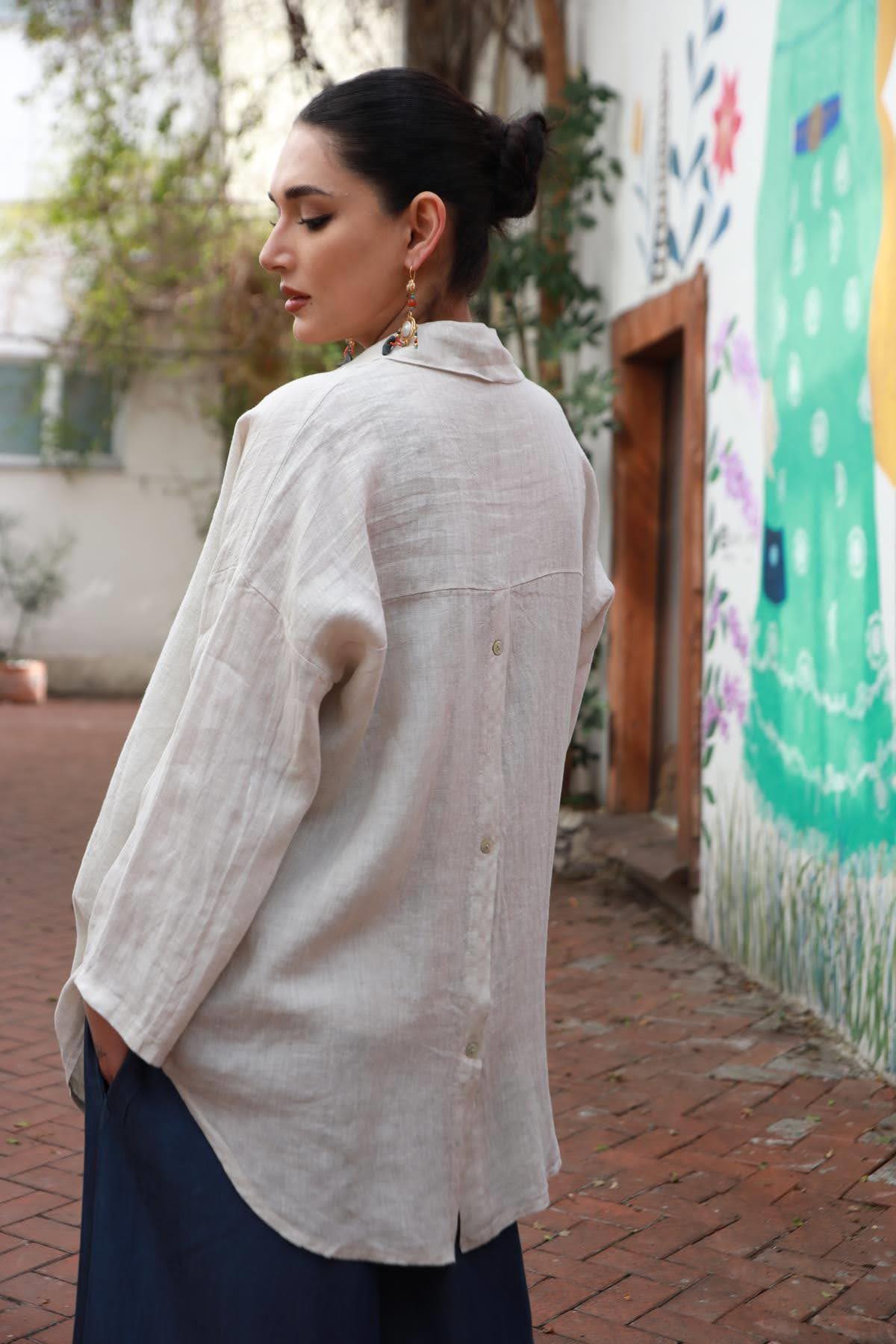 Bej Sırtı Düğmeli Keten Gömlek