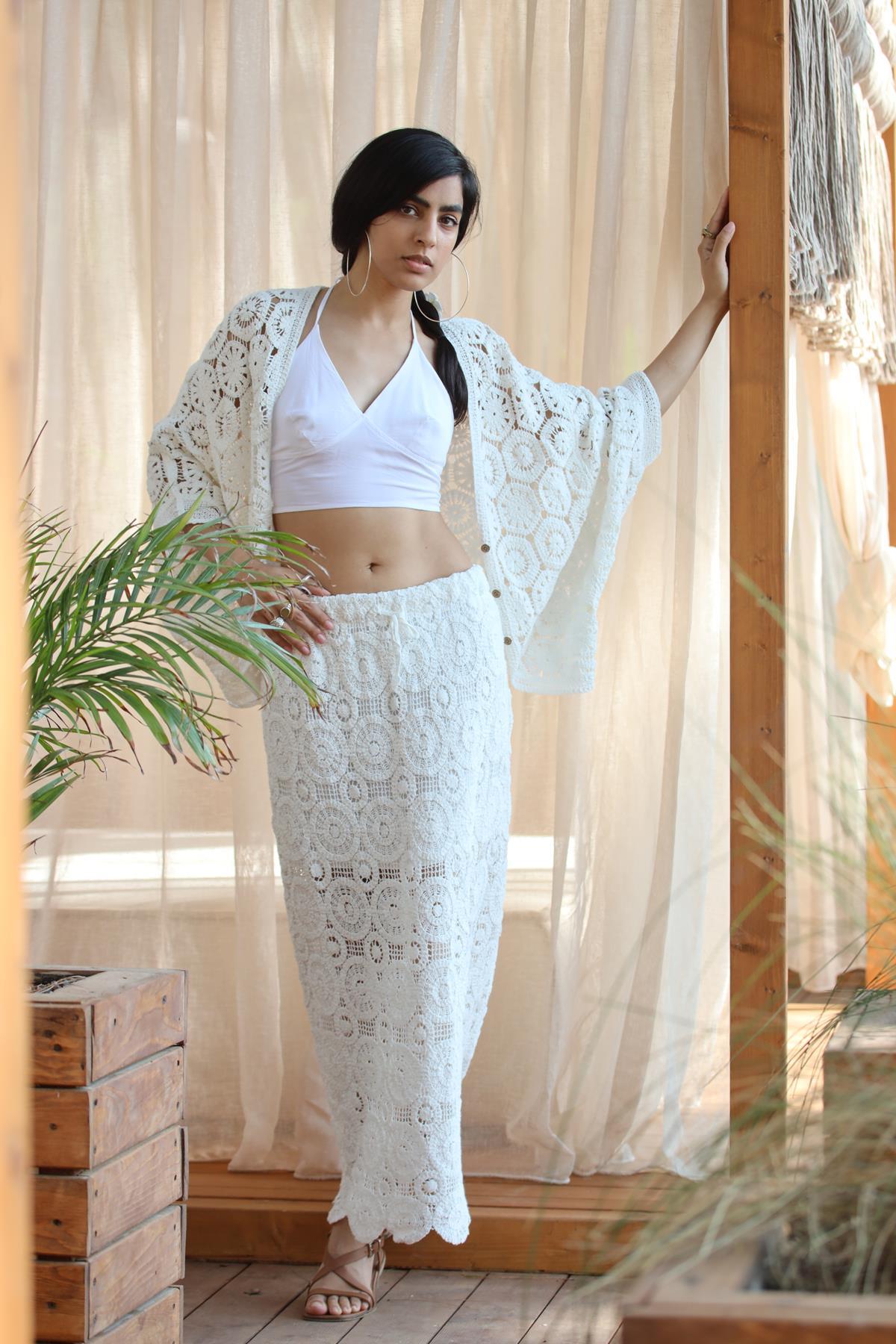 Beyaz Dantel Yarasa Kol Hırka ve Etek Takım