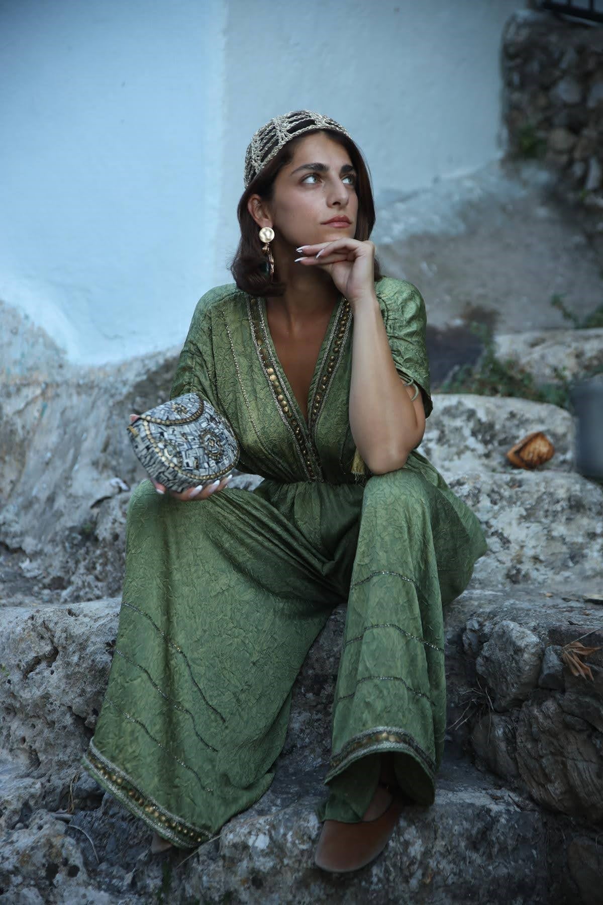 Haki Omzu Büzgülü İşlemeli Tulum