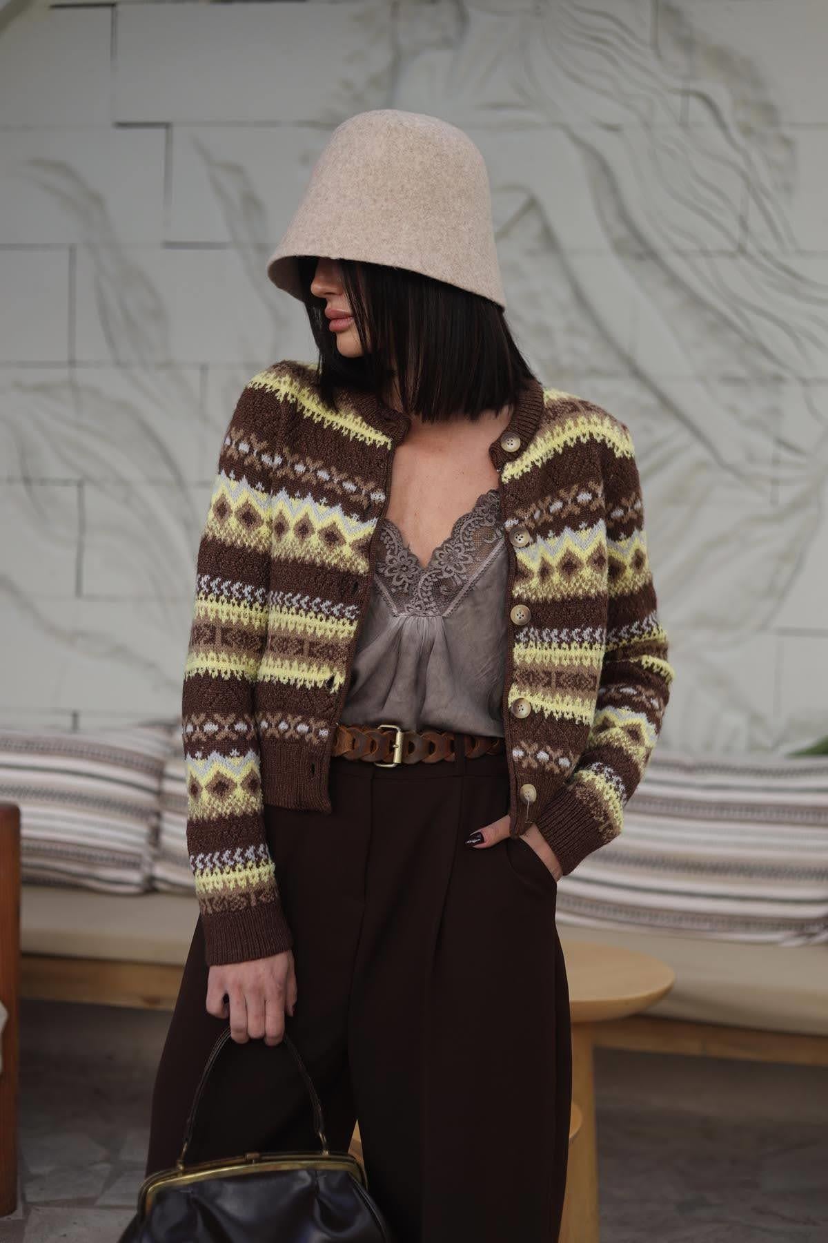 Kahverengi Otantik Desenli Triko Hırka