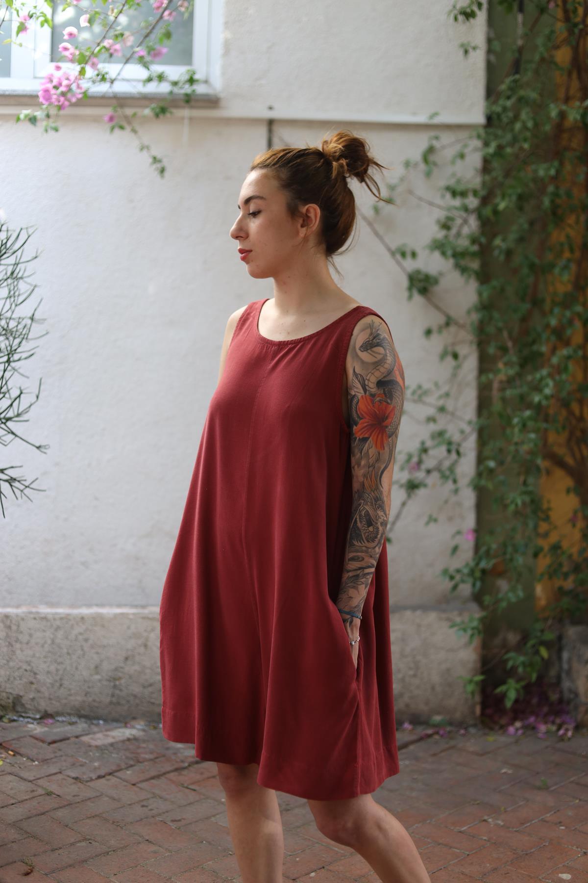 Burgundy Back Detailed Short Sleeveless Jumpsuit