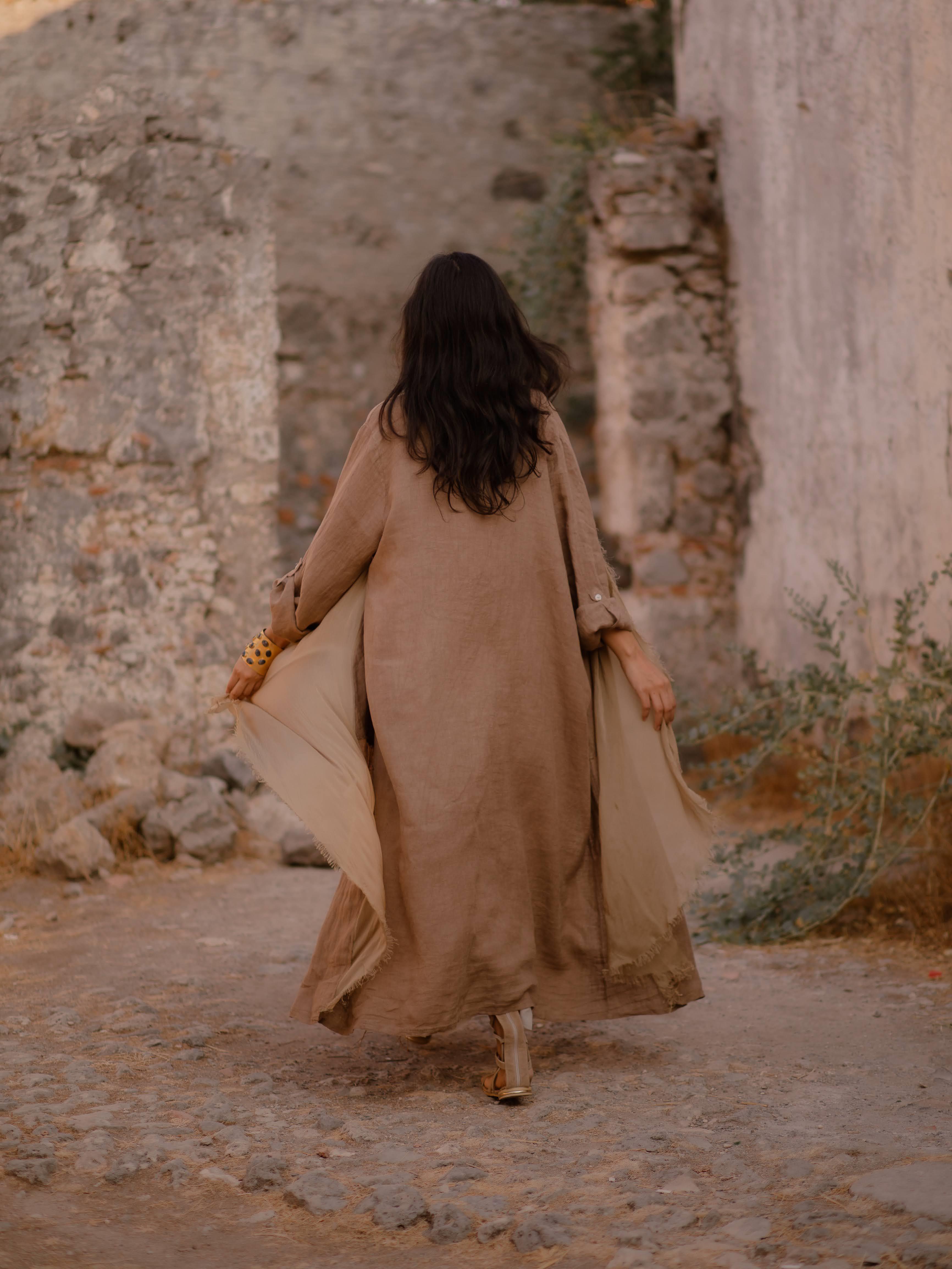  Toprak Rengi Cebi ve Yakası Püskül Detaylı Keten Kaftan