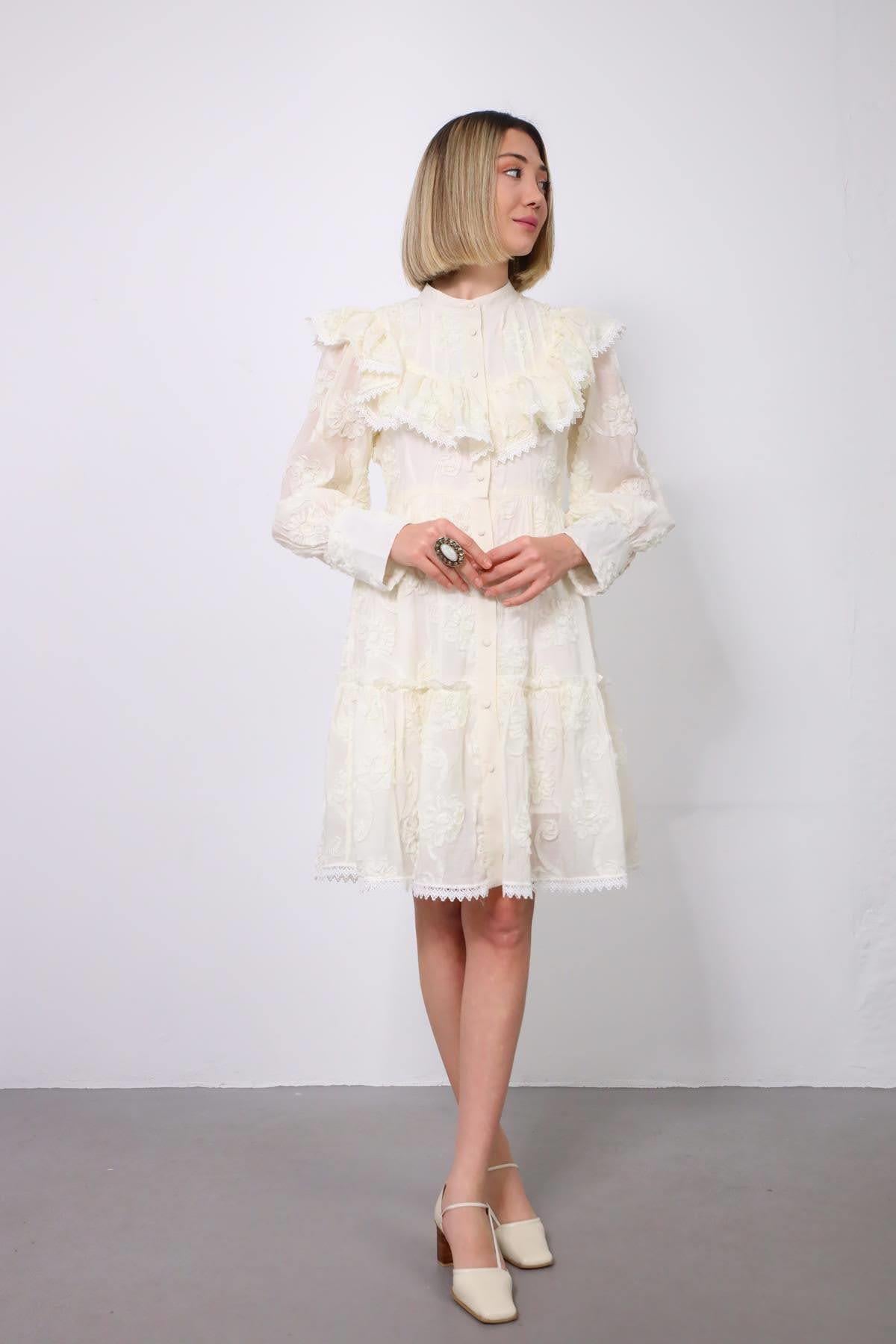 Ekru Güpür Detaylı Lase Çiçek Kabartmalı Düğmeli Elbise - Şaman Butik Ekru Güpür Detaylı Lase Çiçek Kabartmalı Düğmeli Elbise