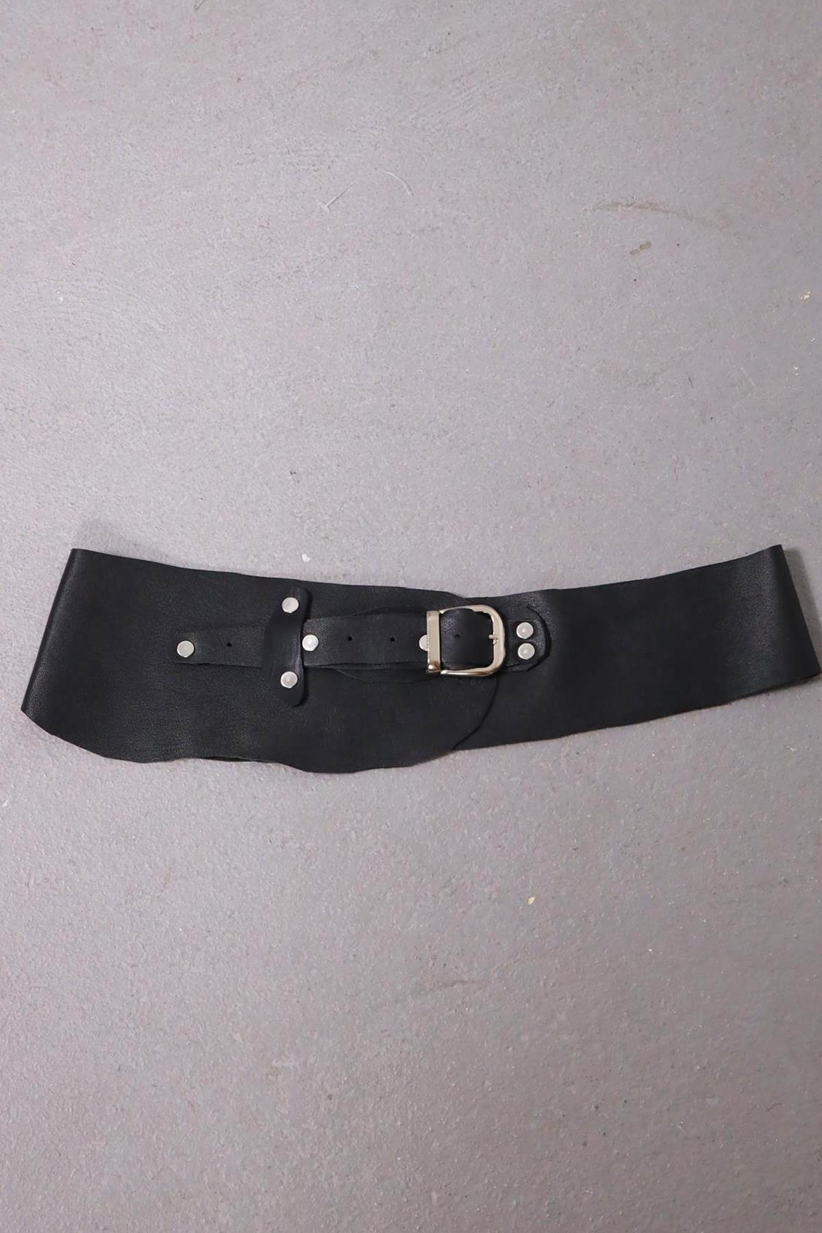 Siyah Zımbalı Parçalı Deri Kemer - Şaman Butik Siyah Zımbalı Parçalı Deri Kemer