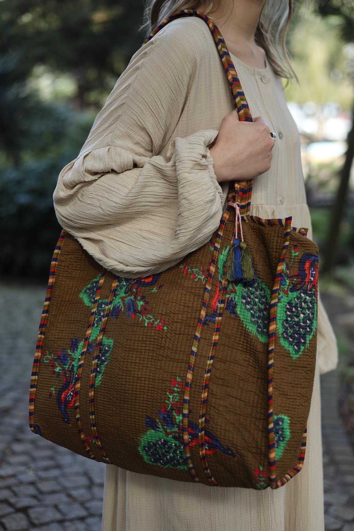 Zeytin Yeşili Desenli Kapitone Çanta