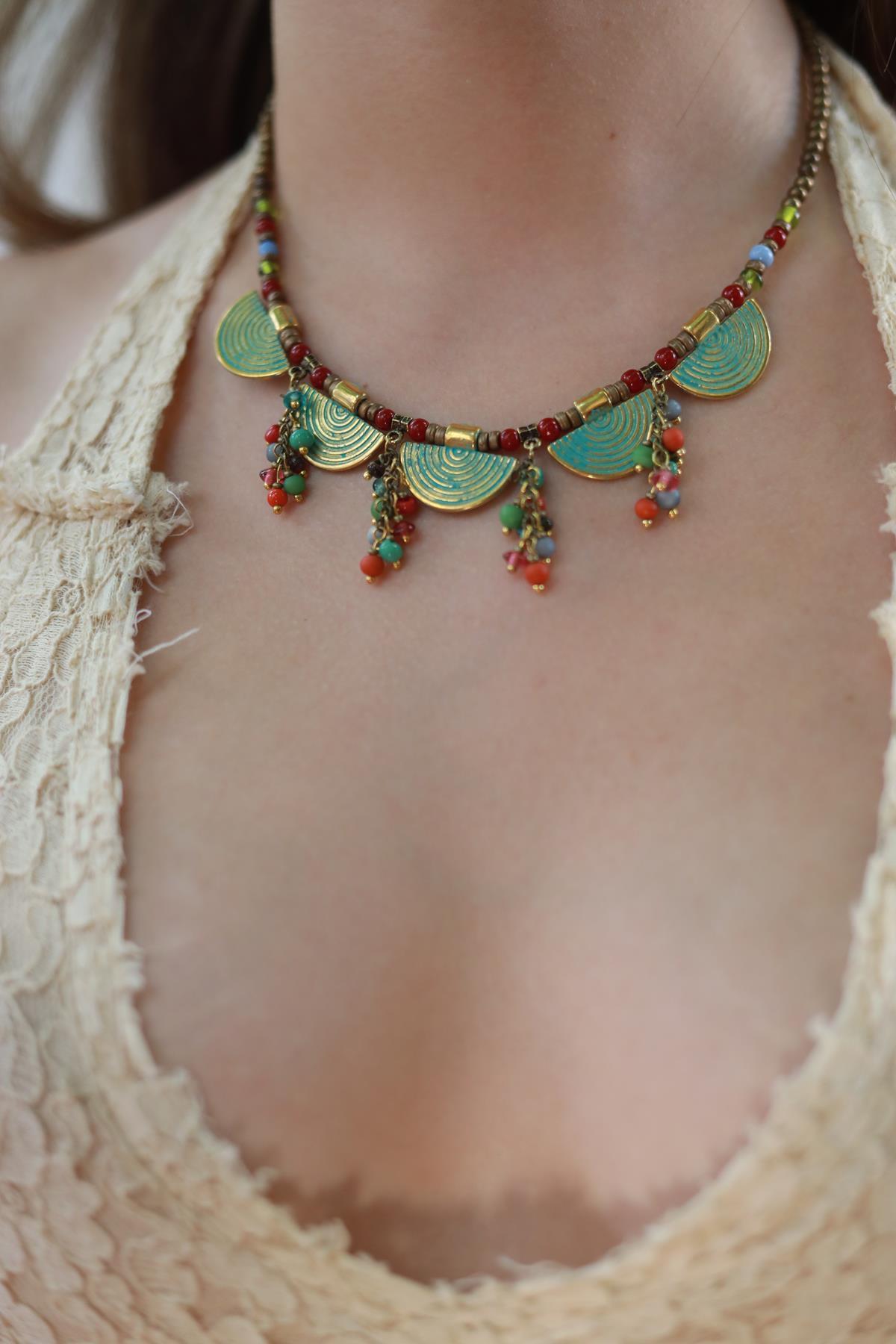 Geometrik Antik Parça Detaylı Tasarım Kolye