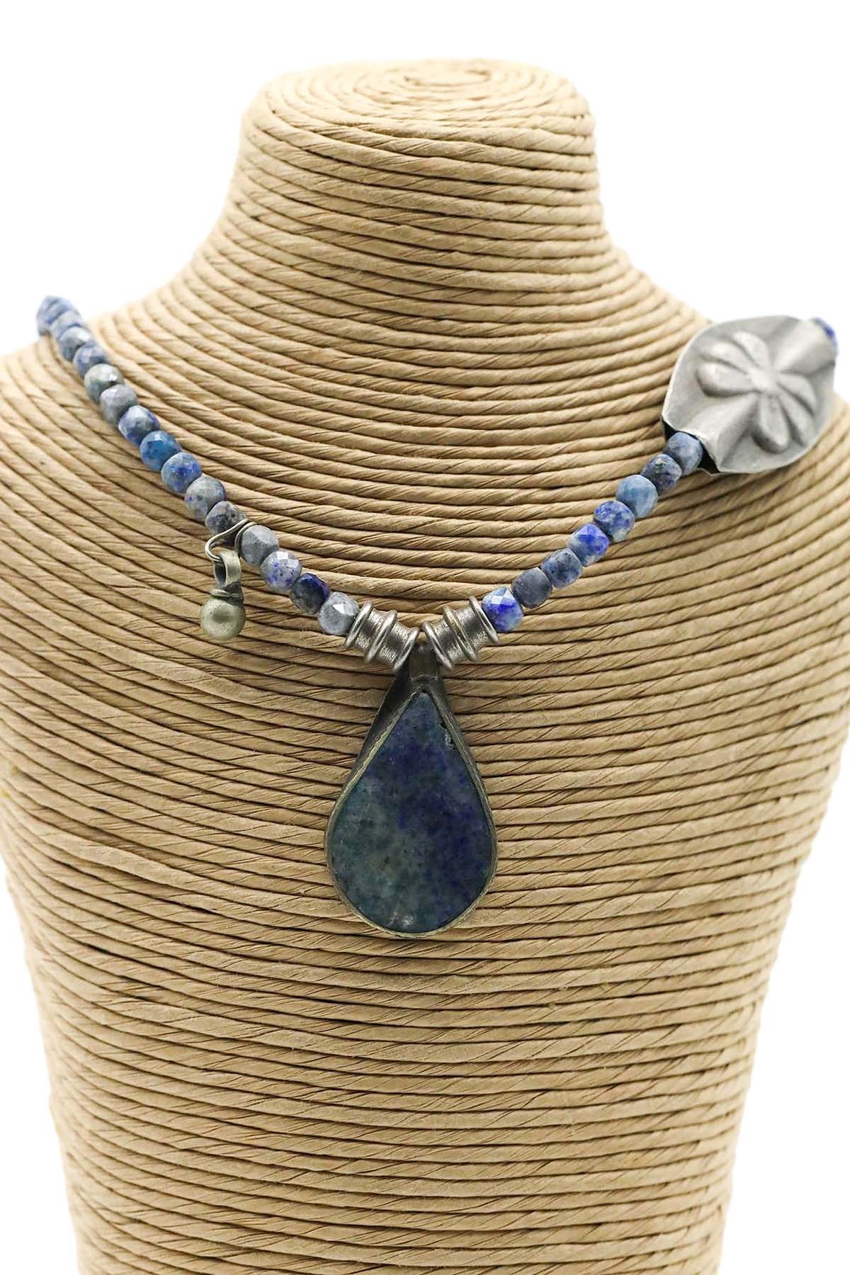 Lapis Lazuli Taşı ve Antik Parça Detaylı Tasarım Kolye