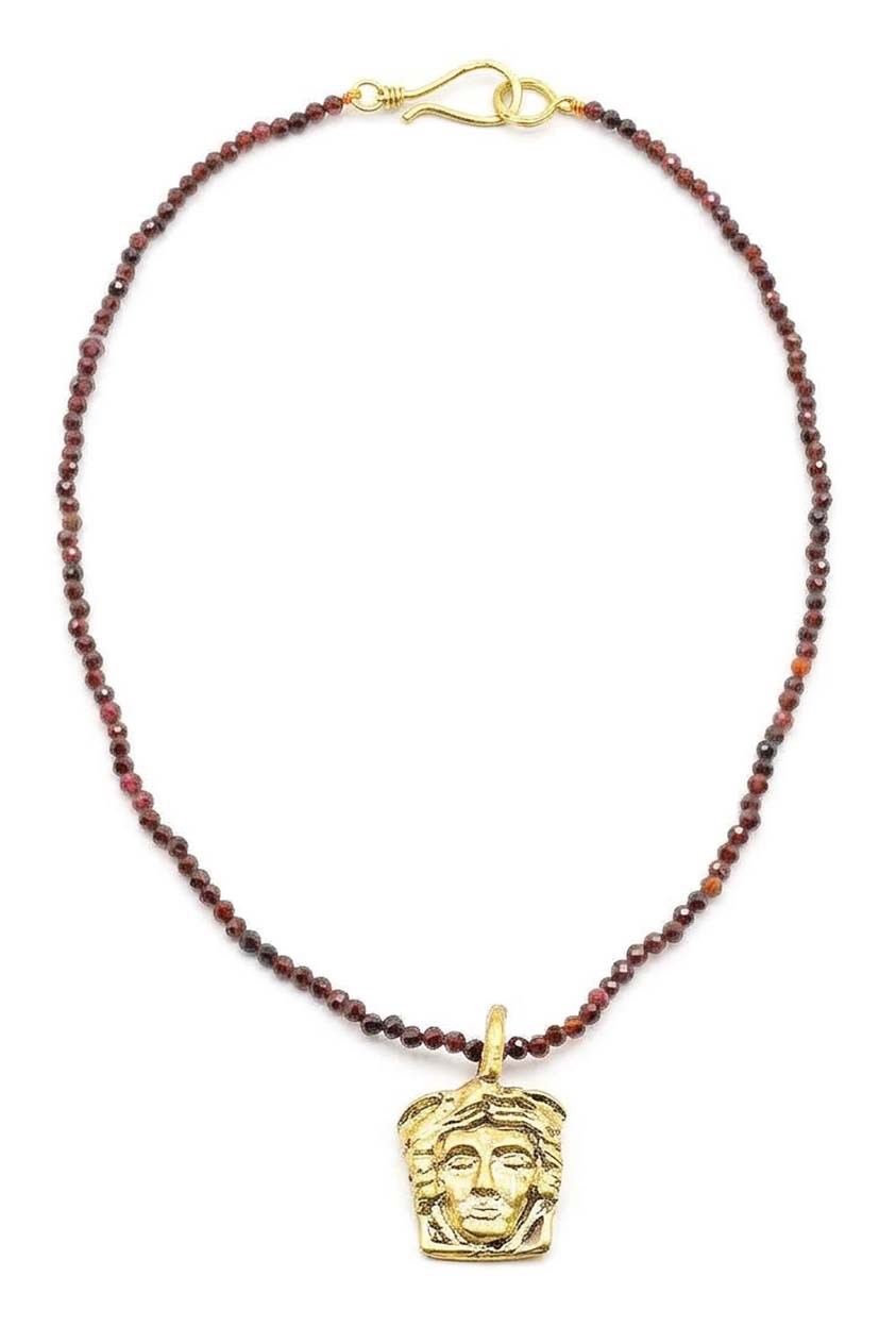 Yüz Figürü Detaylı Granat Taşlı Kolye