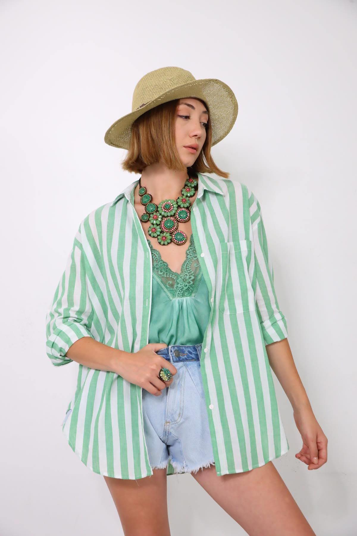 Yeşil Çizgili Yuvarlak Kesim Tek Cepli Gömlek - Şaman Butik Yeşil Çizgili Yuvarlak Kesim Tek Cepli Gömlek