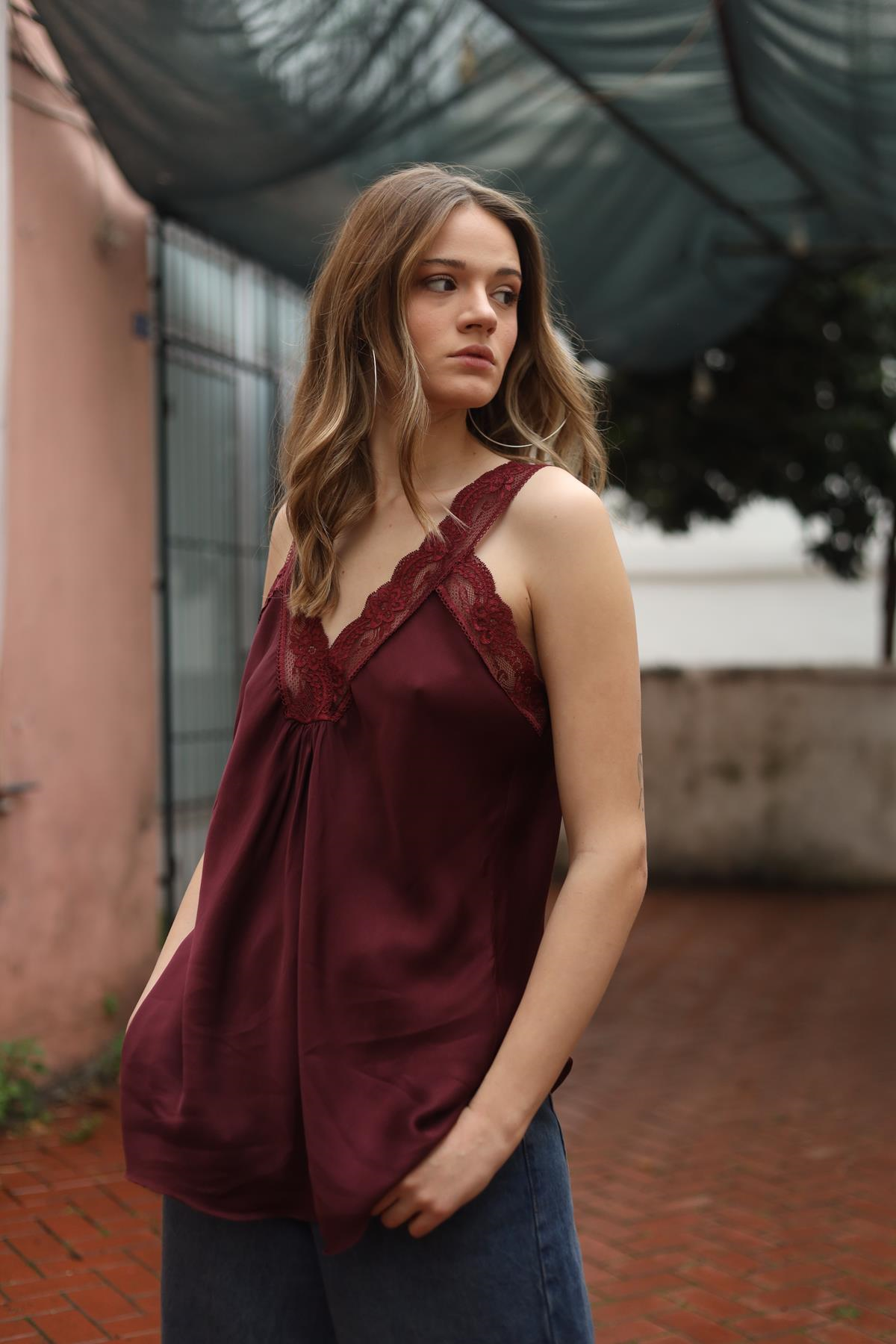 Bordo İnce Dantel İşlemeli Atlet