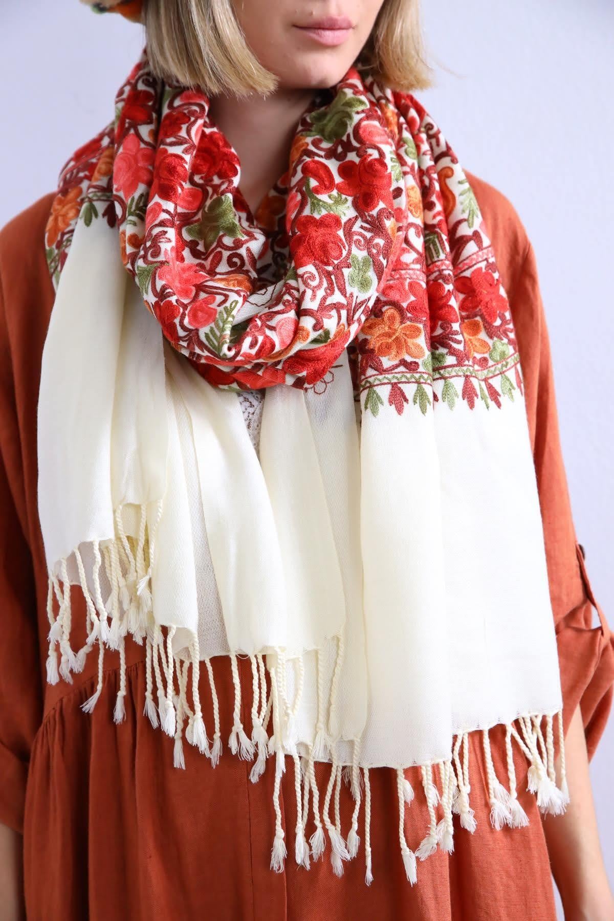 Ekru Çiçek İşlemeli Pamuk Şal - Şaman Butik Ekru Çiçek İşlemeli Pamuk Şal