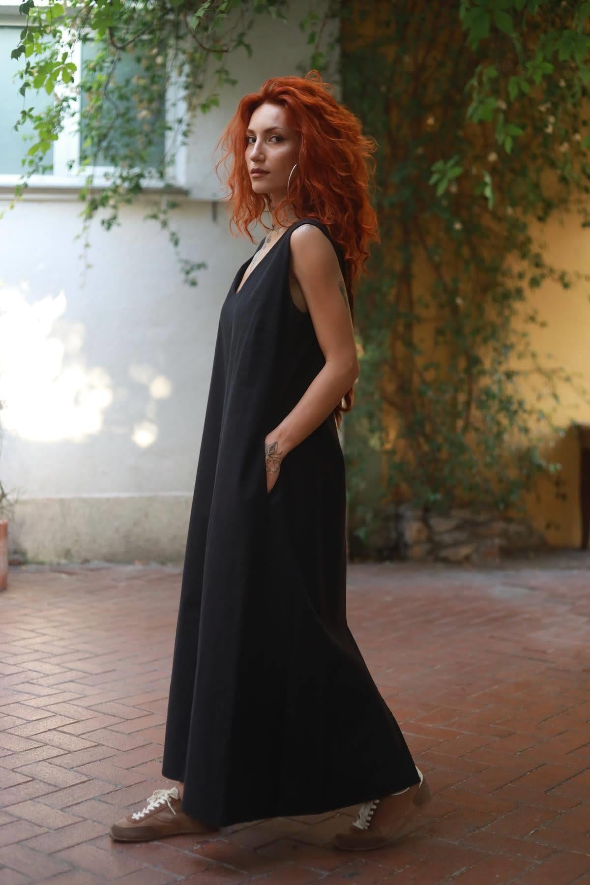 Black V Neck Slit Sleeveless Dress