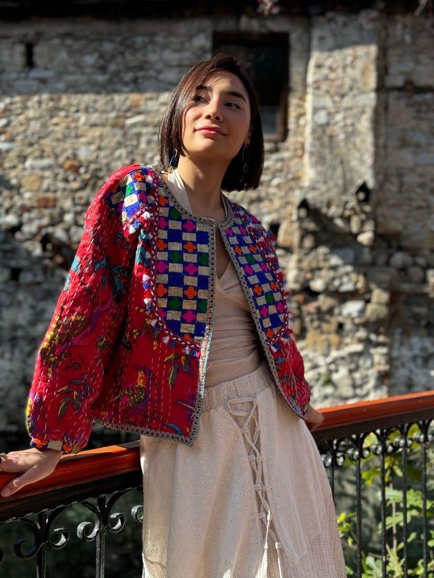 Kırmızı Yakası Püsküllü Otantik İşlemeli Tasarım Ceket - Şaman Butik Kırmızı Yakası Püsküllü Otantik İşlemeli Tasarım Ceket