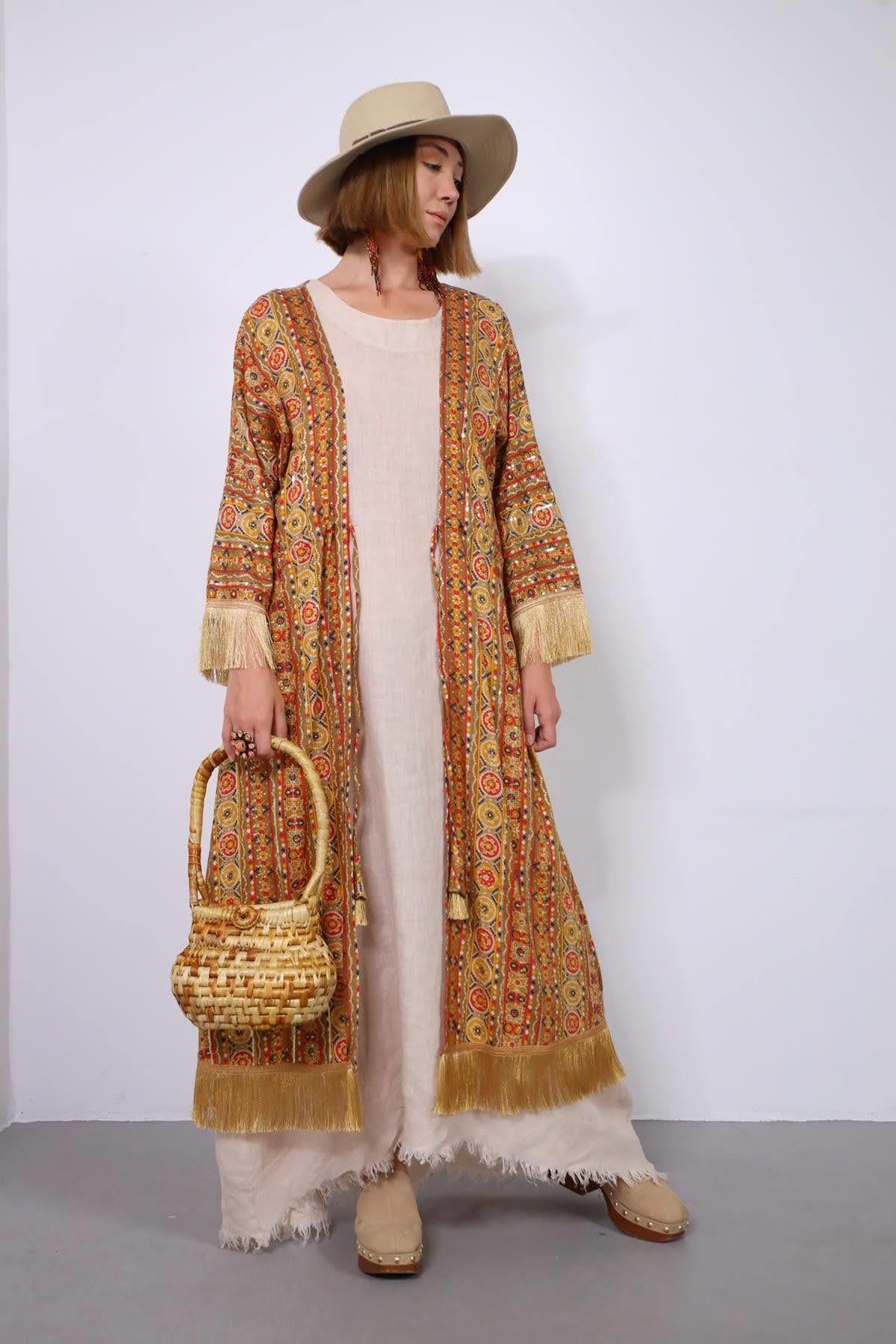 Gold Rengi Payetli Püsküllü Sırtı İşlemeli Tasarım Kaftan - Şaman Butik Gold Rengi Payetli Püsküllü Sırtı İşlemeli Tasarım Kaftan