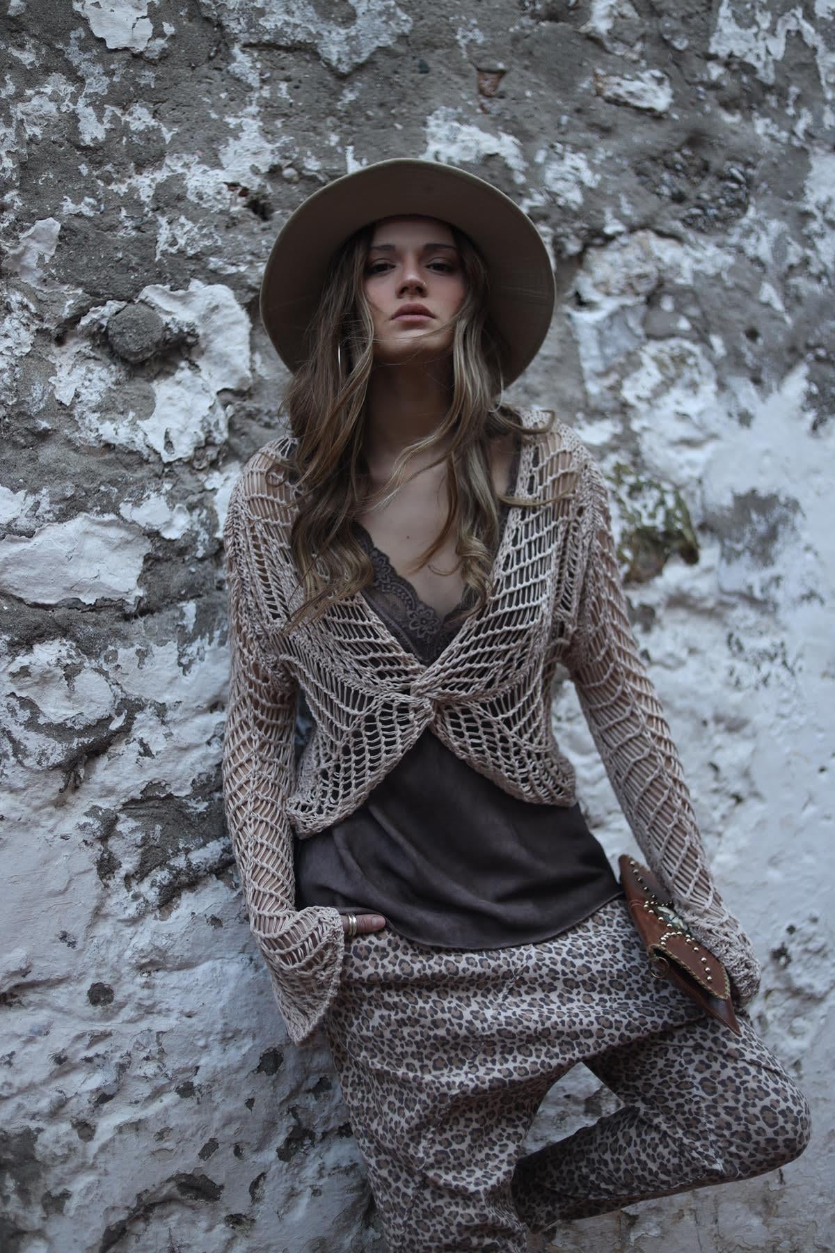 Krem Rengi Önü Çapraz Merserize Bluz