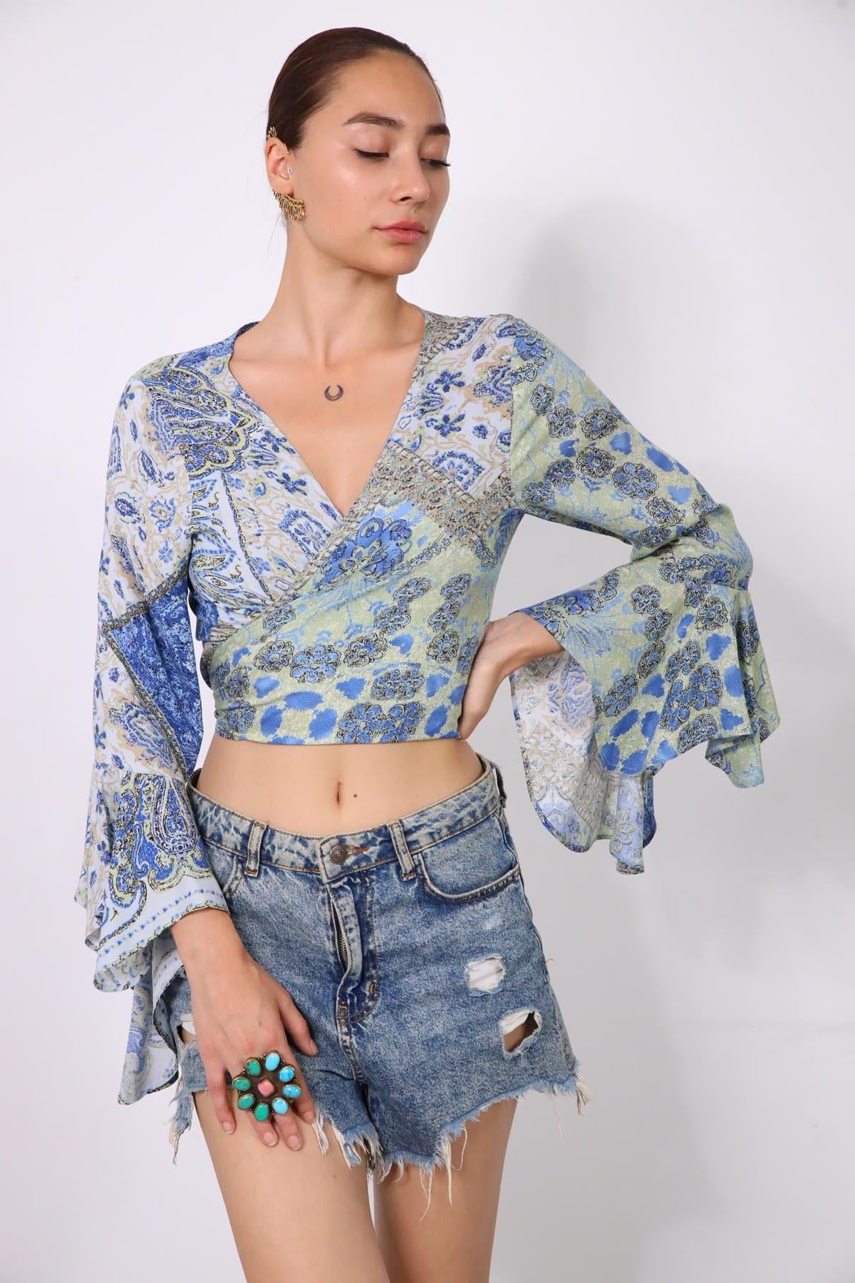 Mavi Desenli İspanyol Kol Crop Bluz - Şaman Butik - Bohem Giyim ve Aksesuar | Kadın & Erkek Mavi Desenli İspanyol Kol Crop Bluz