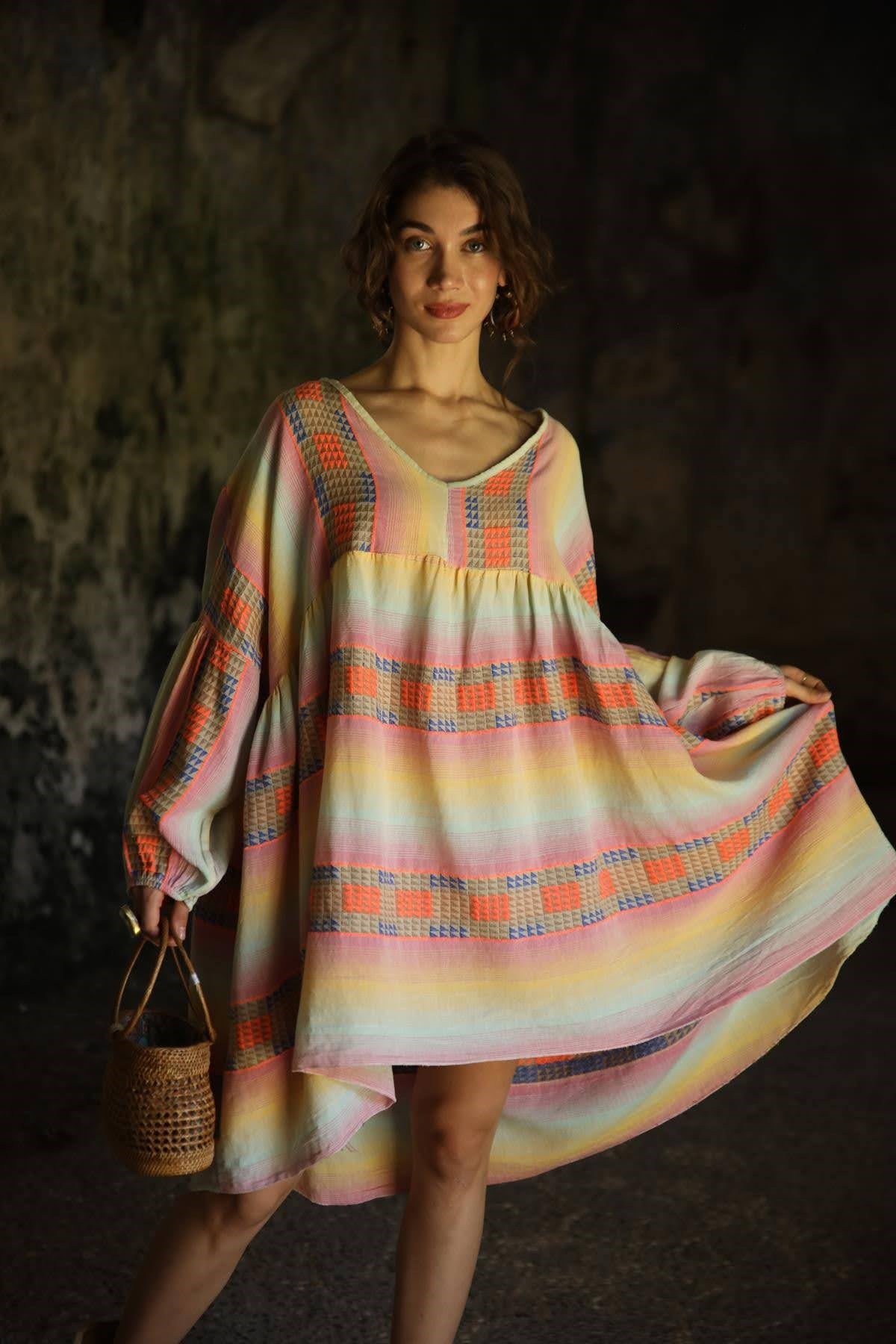 Lila V Yaka Etnik Nakış Detaylı Elbise