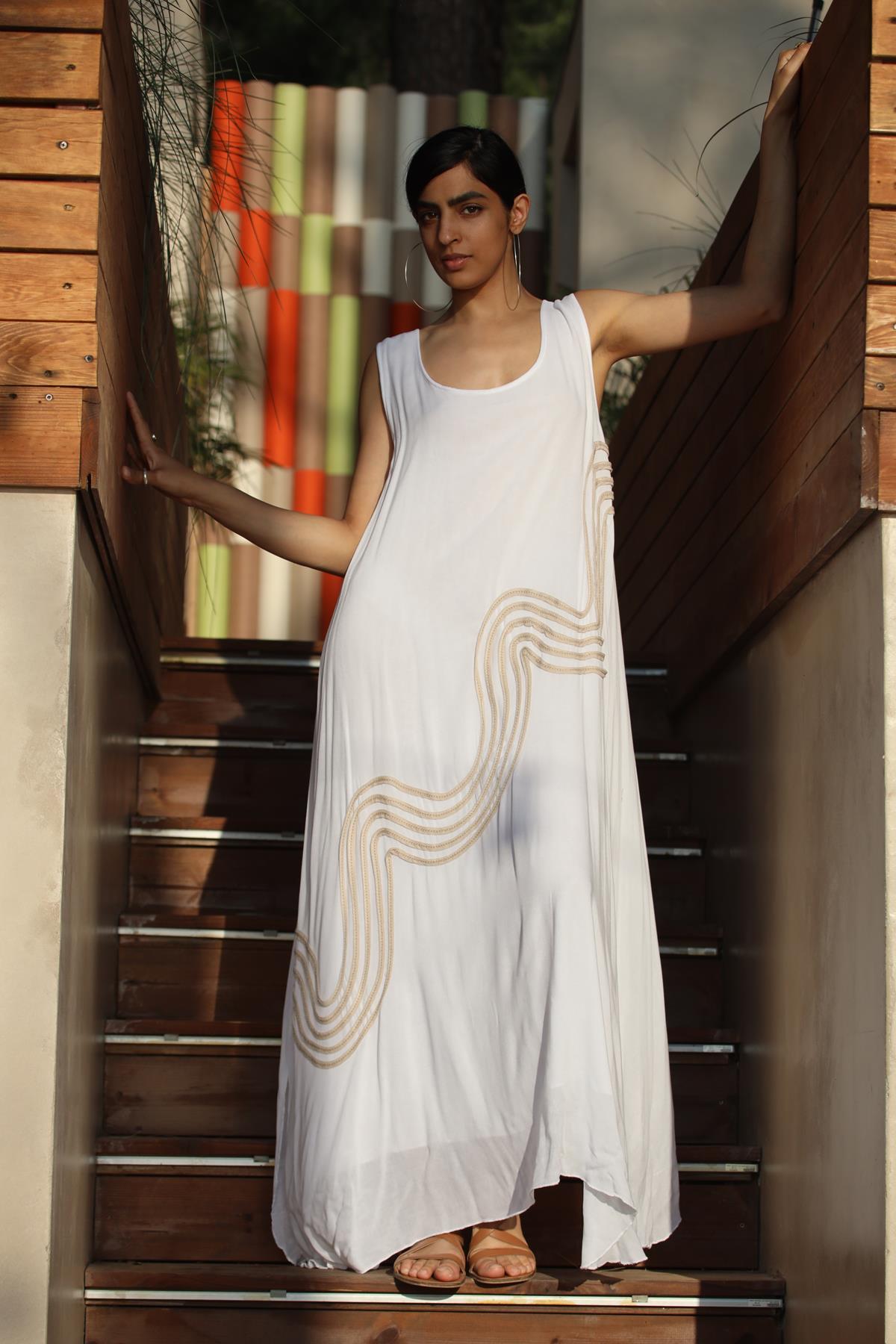 White Wide Neck Sleeveless Dress