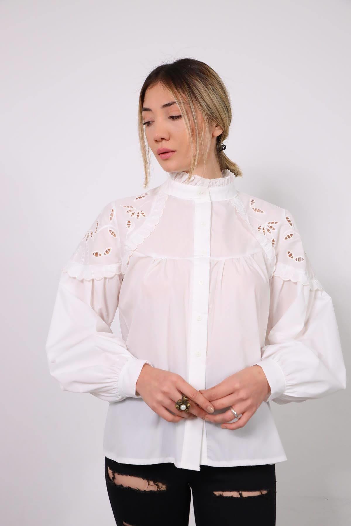 Beyaz Hakim Yaka Güpür Detay Gömlek - Şaman Butik - Bohem Giyim ve Aksesuar | Kadın & Erkek Beyaz Hakim Yaka Güpür Detay Gömlek