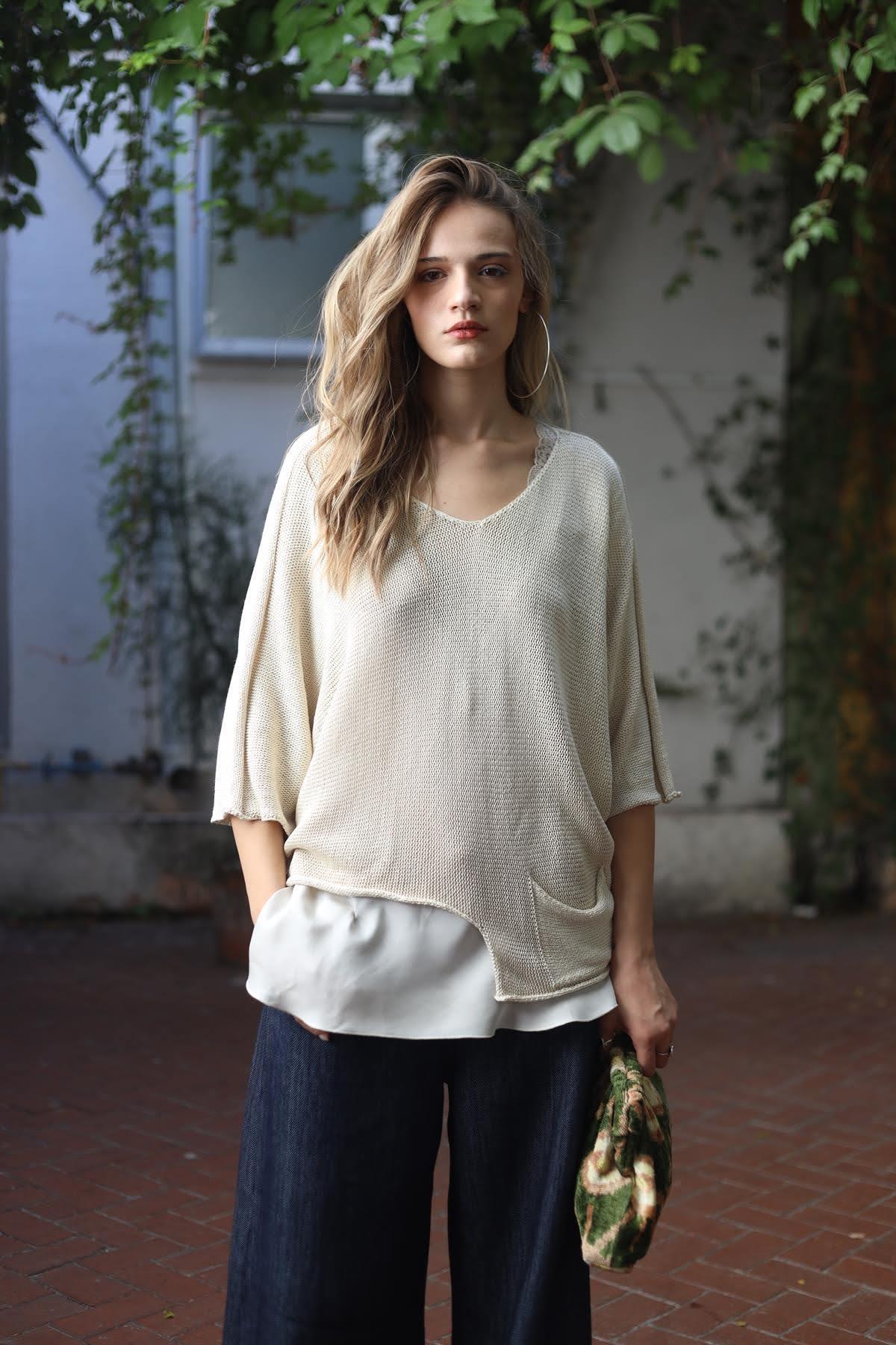 Krem Rengi Asimetrik Kesim Cepli Triko Bluz